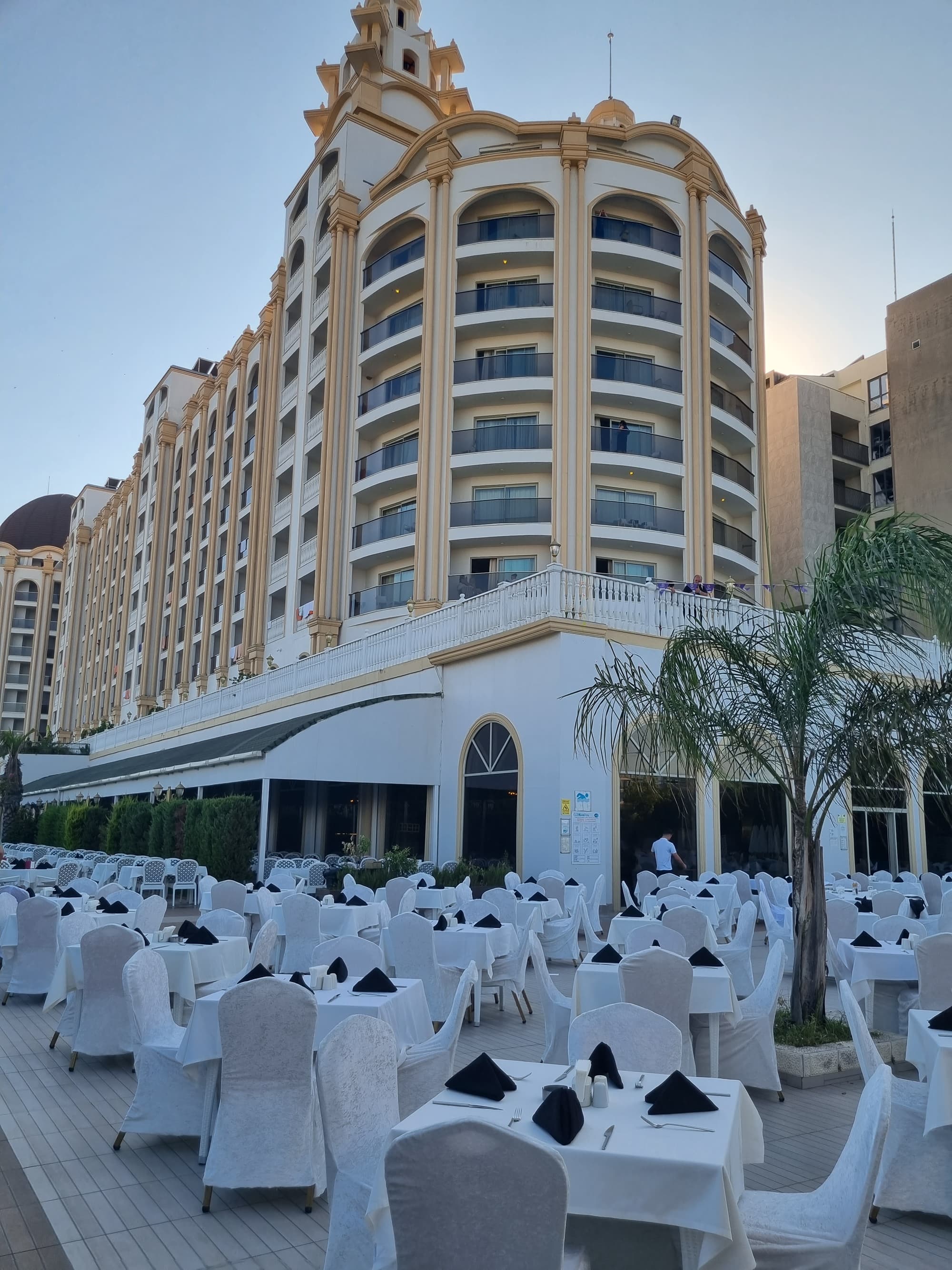 J'Adore Deluxe Hotel & Spa, Restaurant