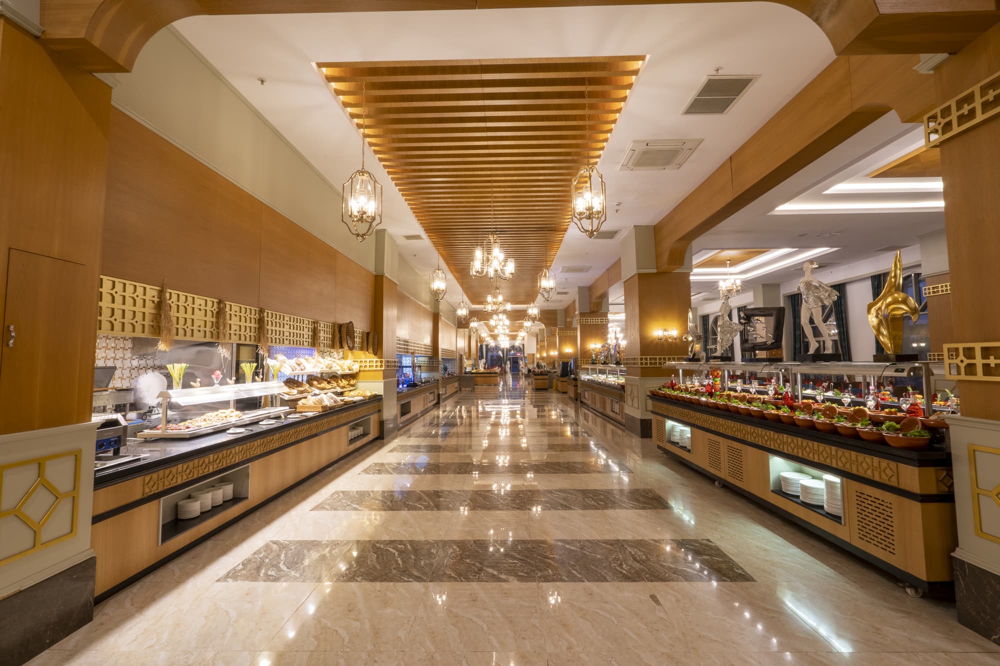 J'Adore Deluxe Hotel & Spa, Restaurant