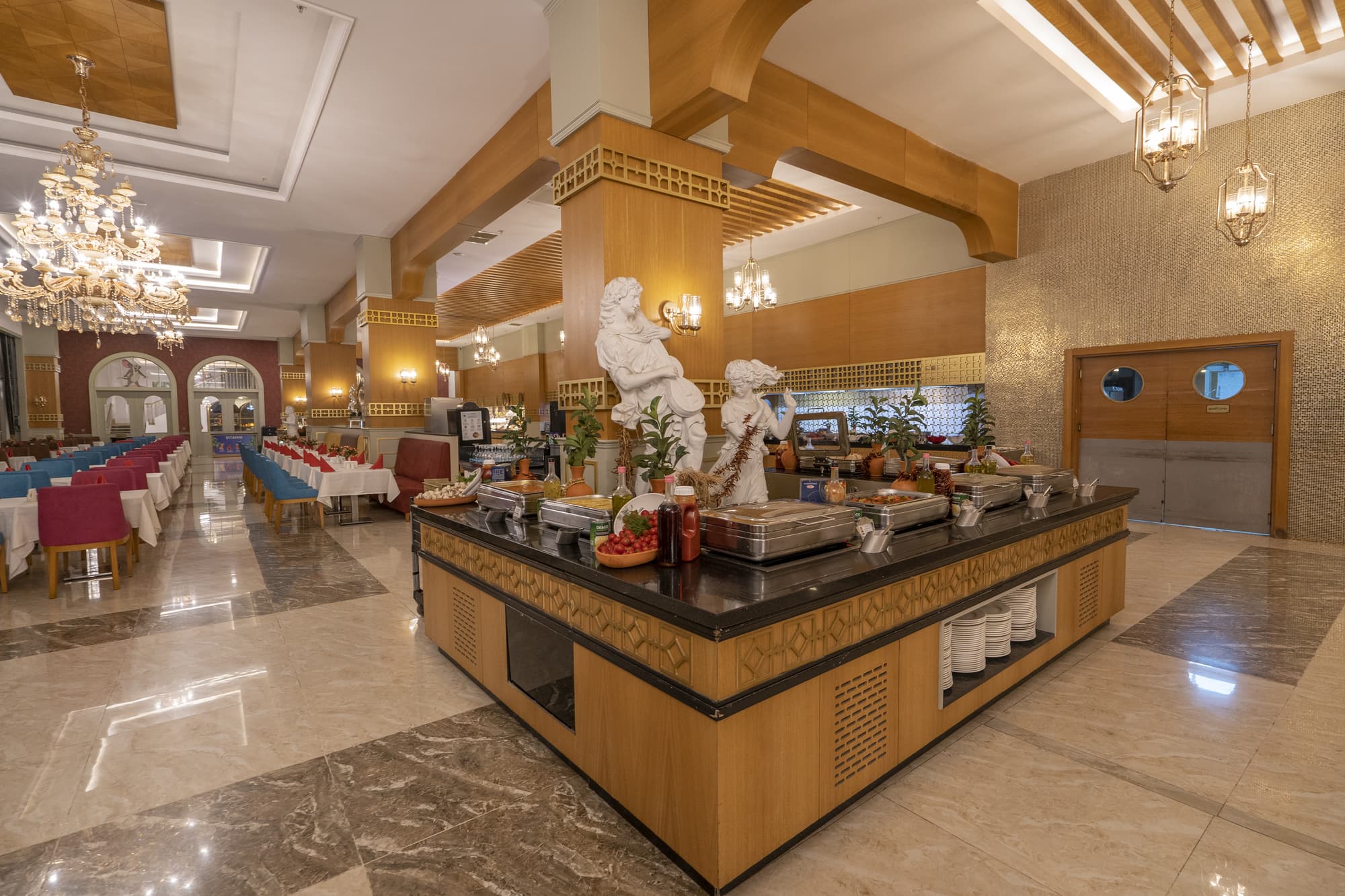 J'Adore Deluxe Hotel & Spa, Restaurant