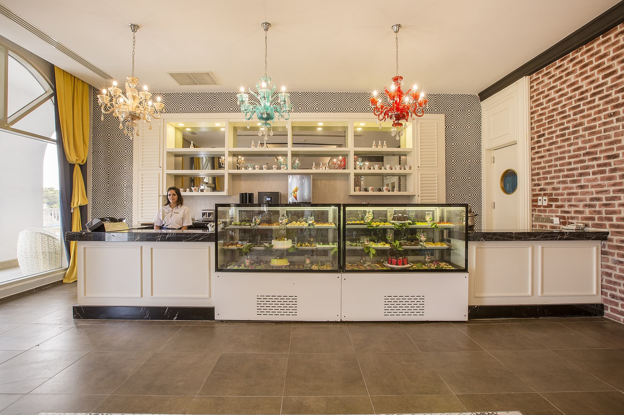 J'Adore Deluxe Hotel & Spa, Restaurant