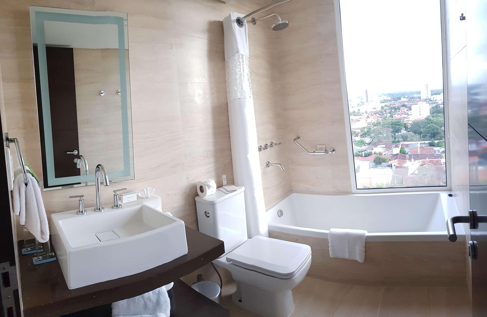 Hampton by Hilton Santa Cruz/Equipetrol, Bolivia, Room