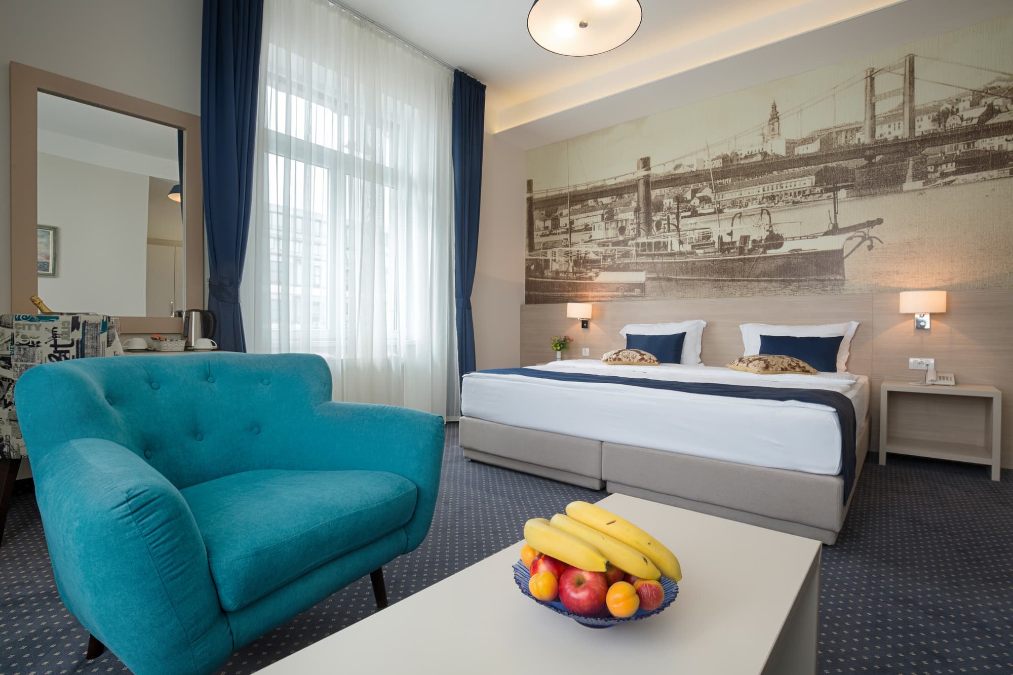 Five Points Square - City Center, Room