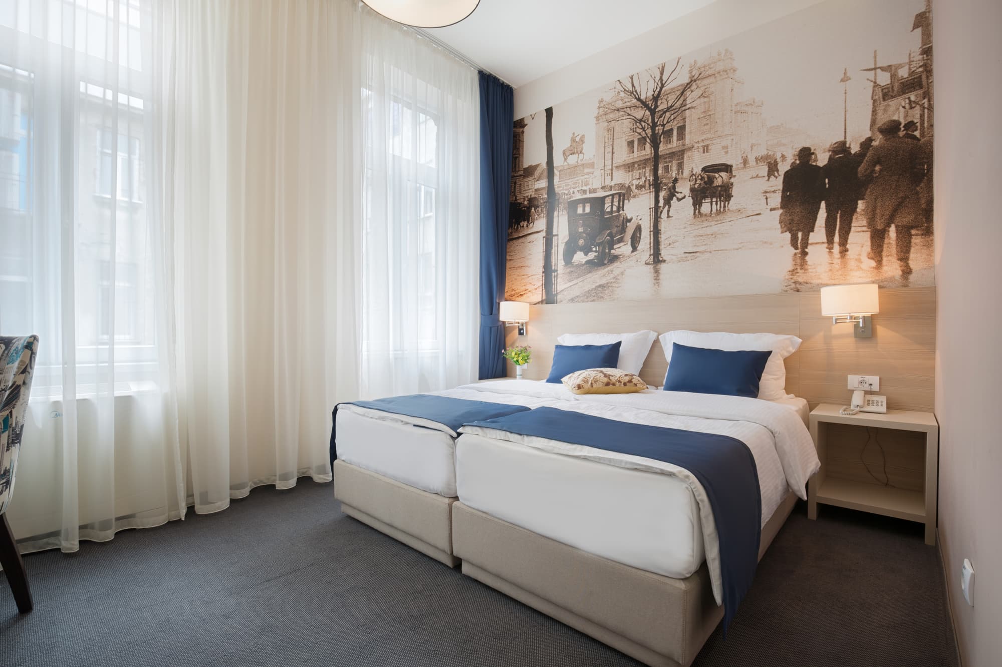 Five Points Square - City Center, Room