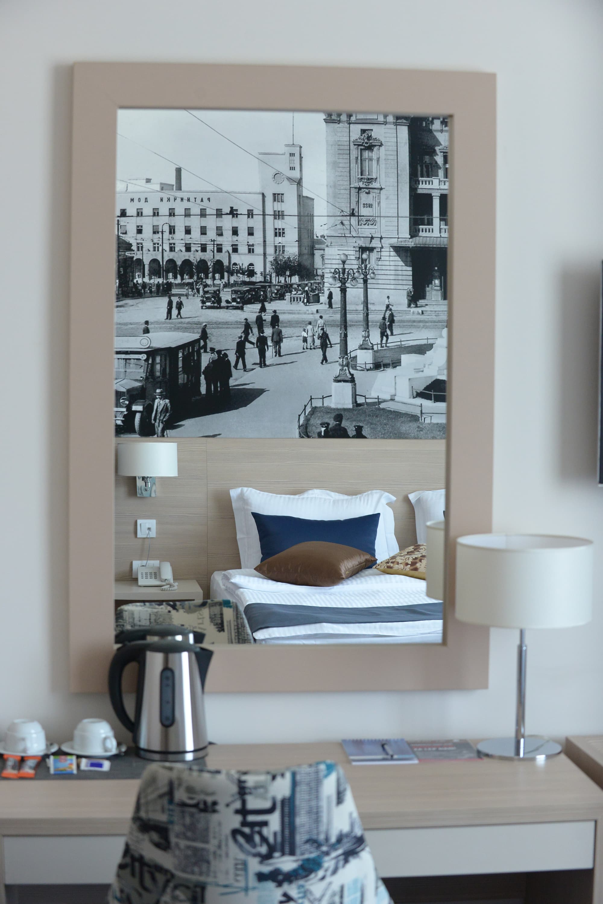 Five Points Square - City Center, Room