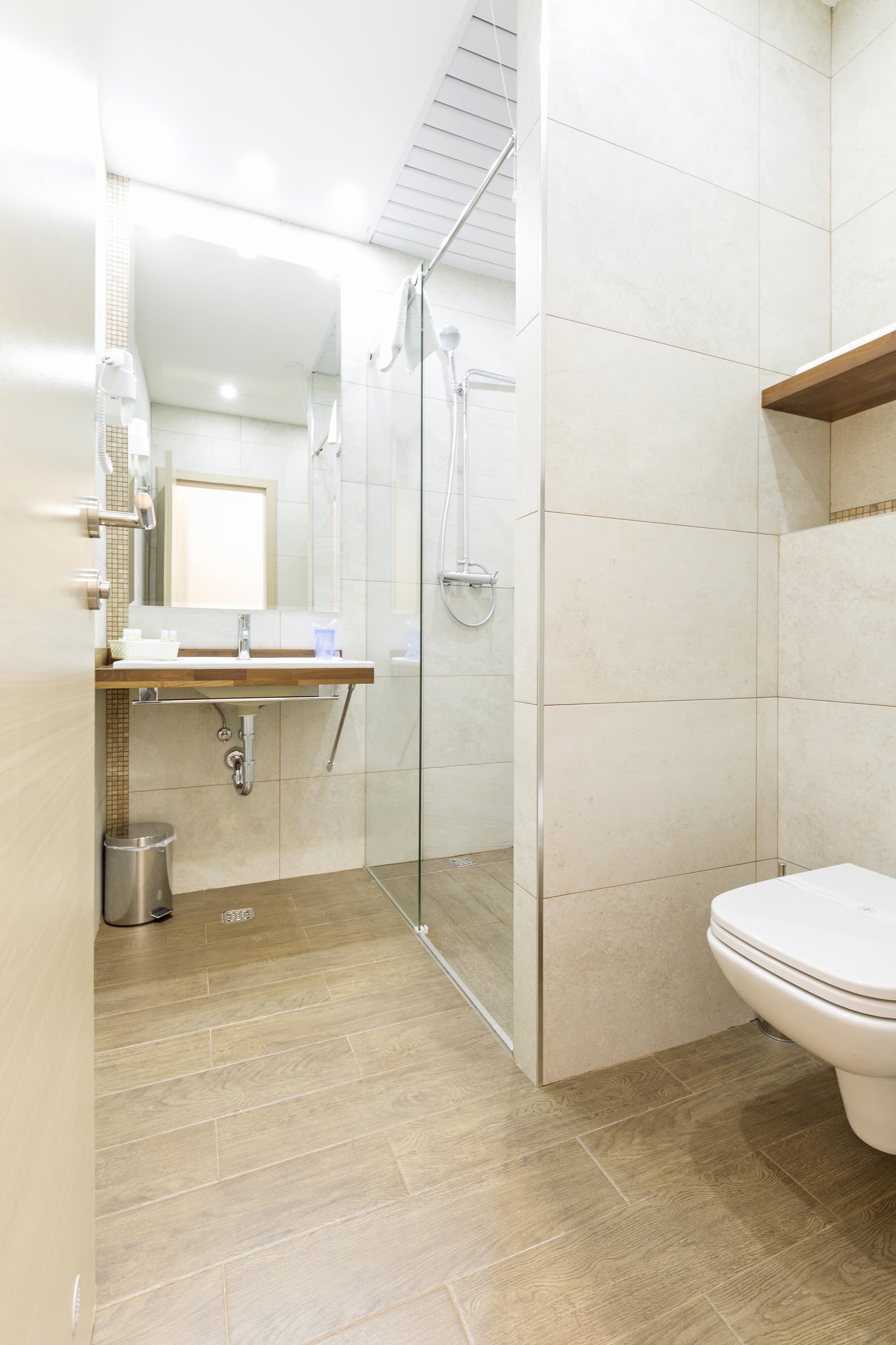 Five Points Square - City Center, Room