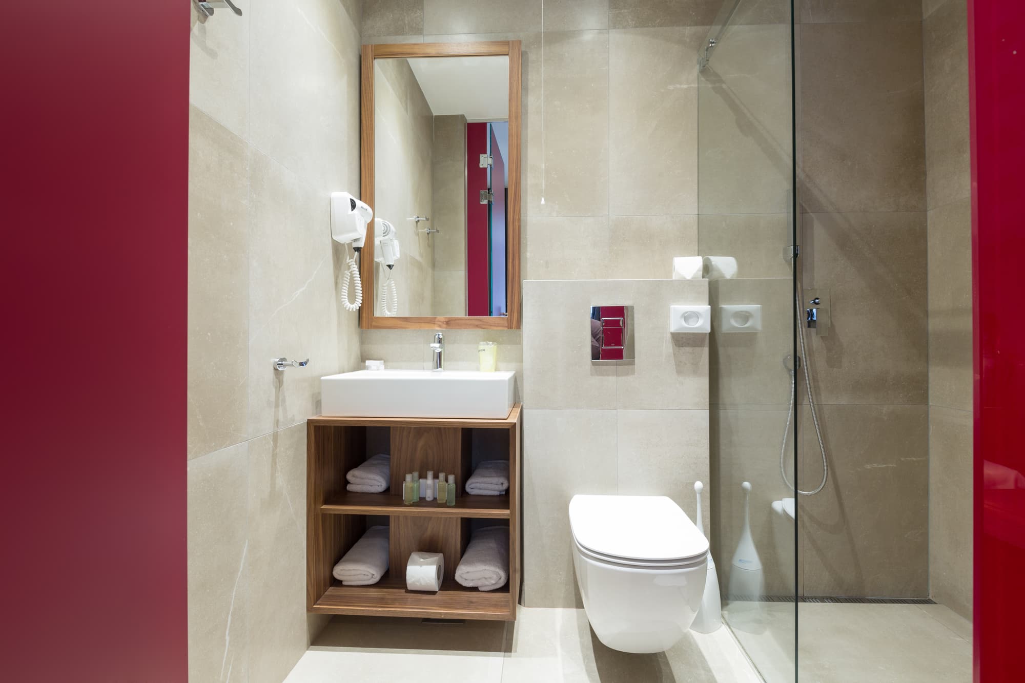 Five Points Square - City Center, Room