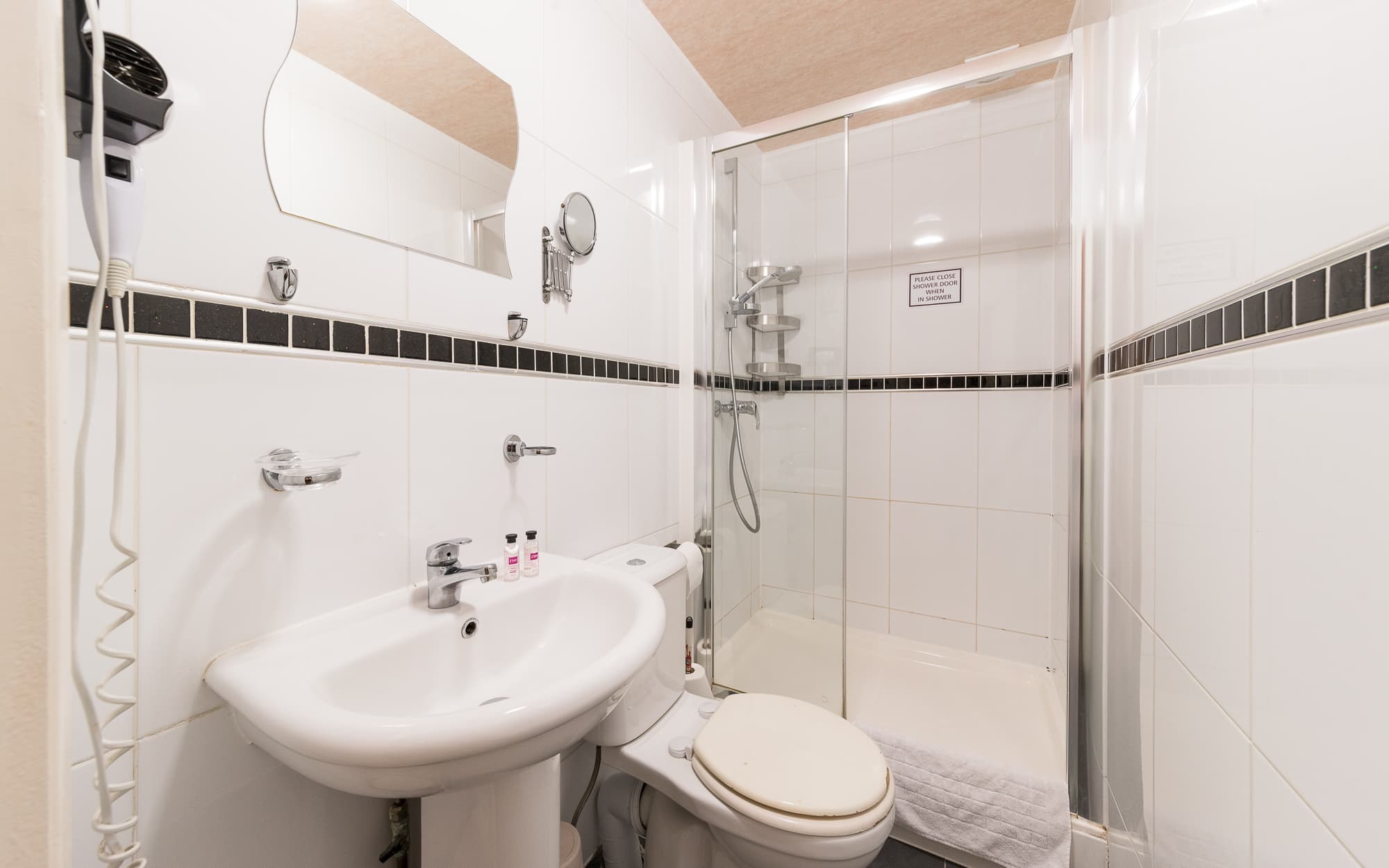 Saba Hotel London, Room