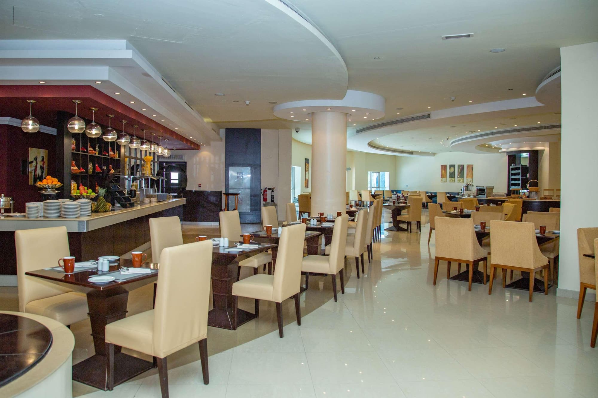 Al Hamra Residence, Restaurant