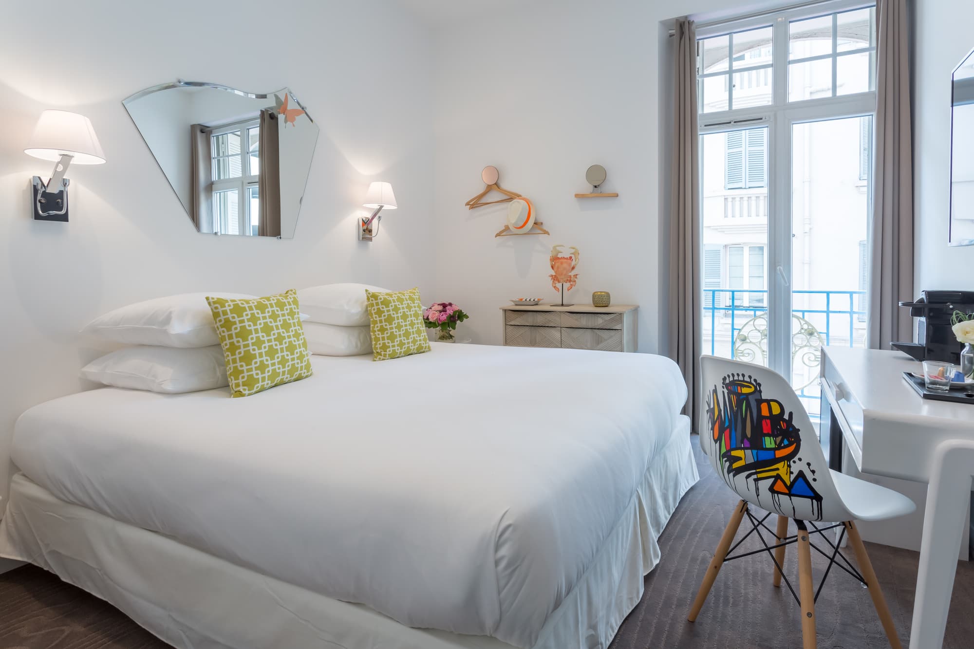 Yelo Belle Epoque powered by Sonder, Room