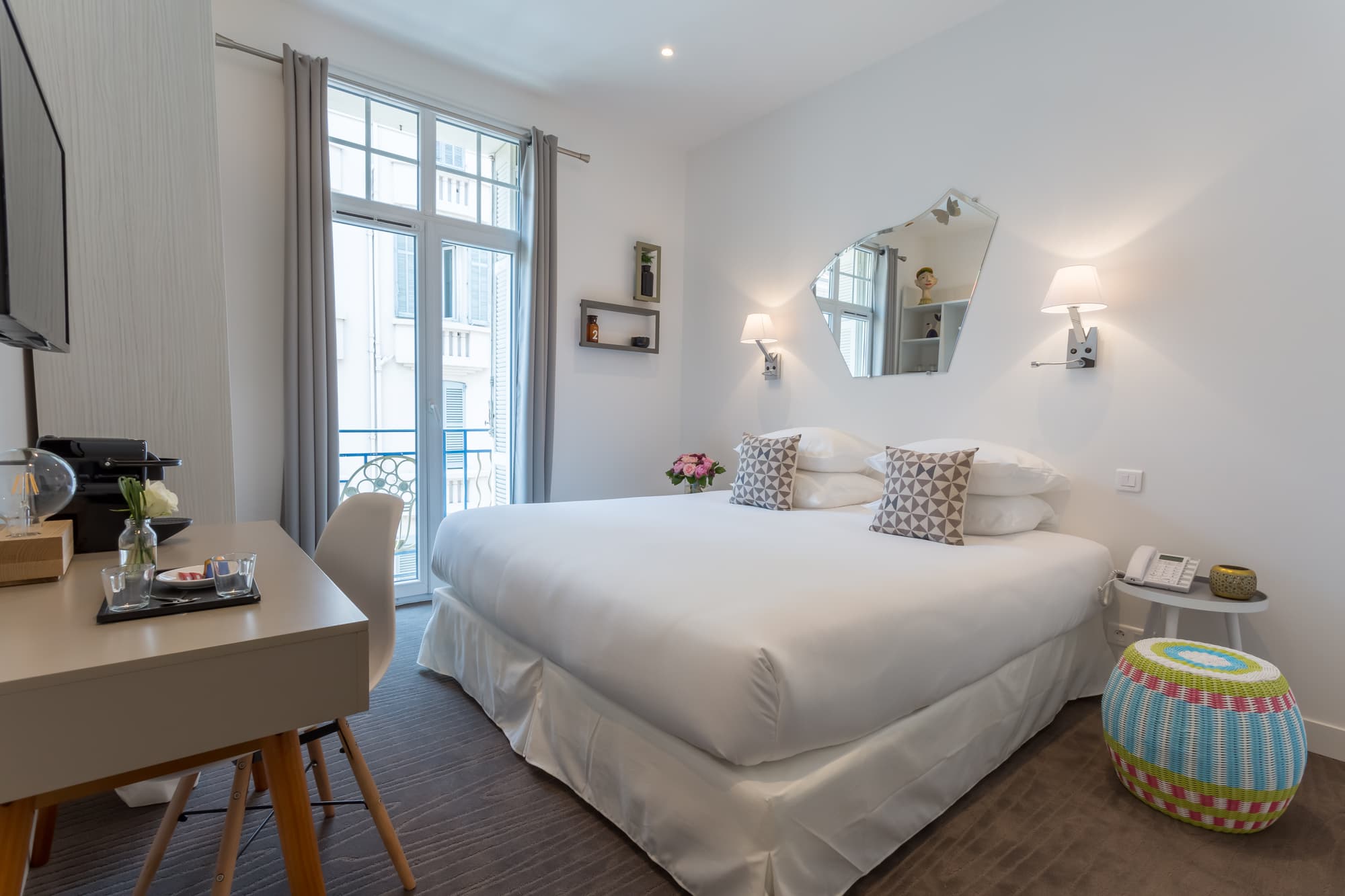 Yelo Belle Epoque powered by Sonder, Room