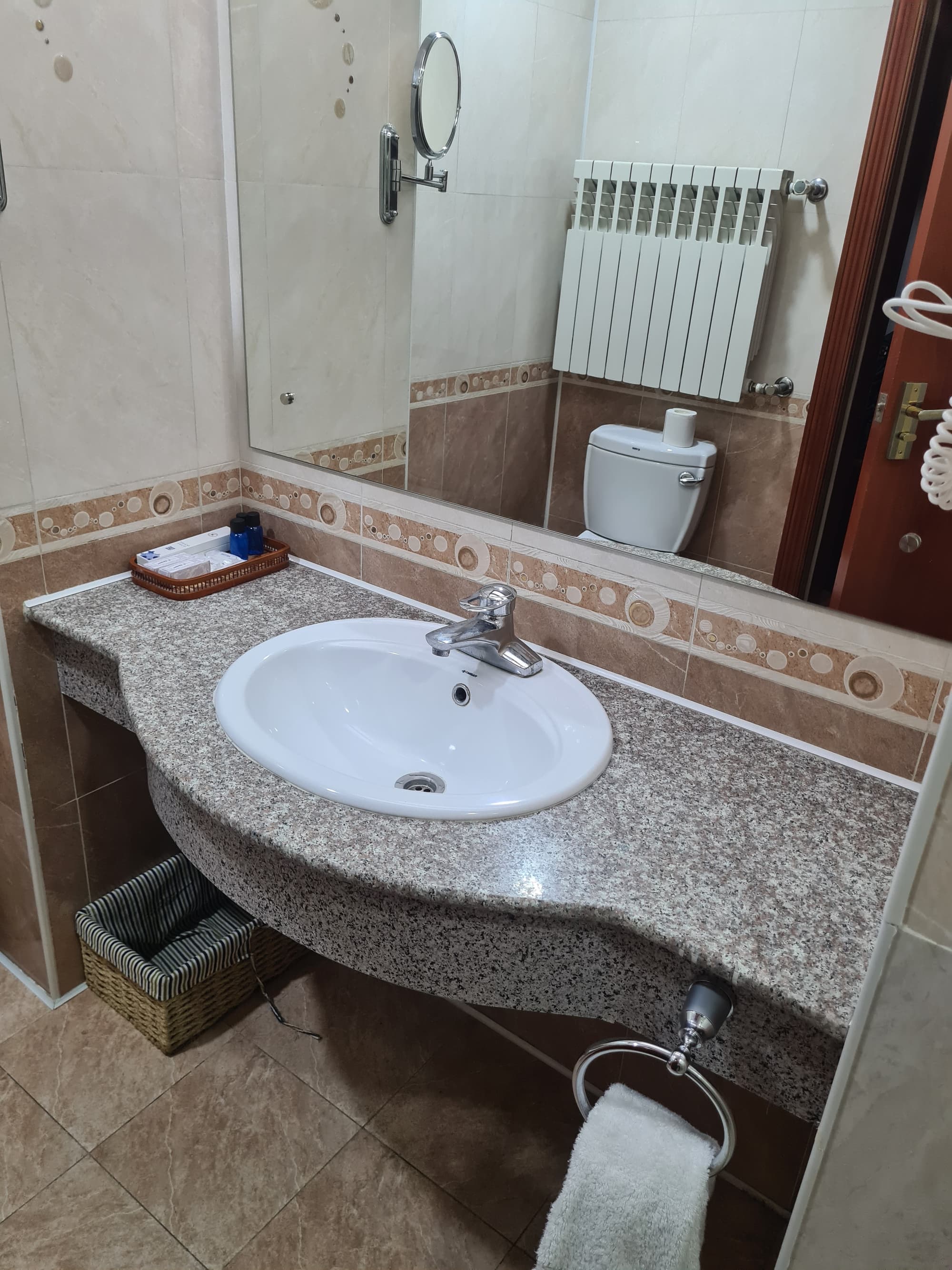 Asia Grand Hotel, Room