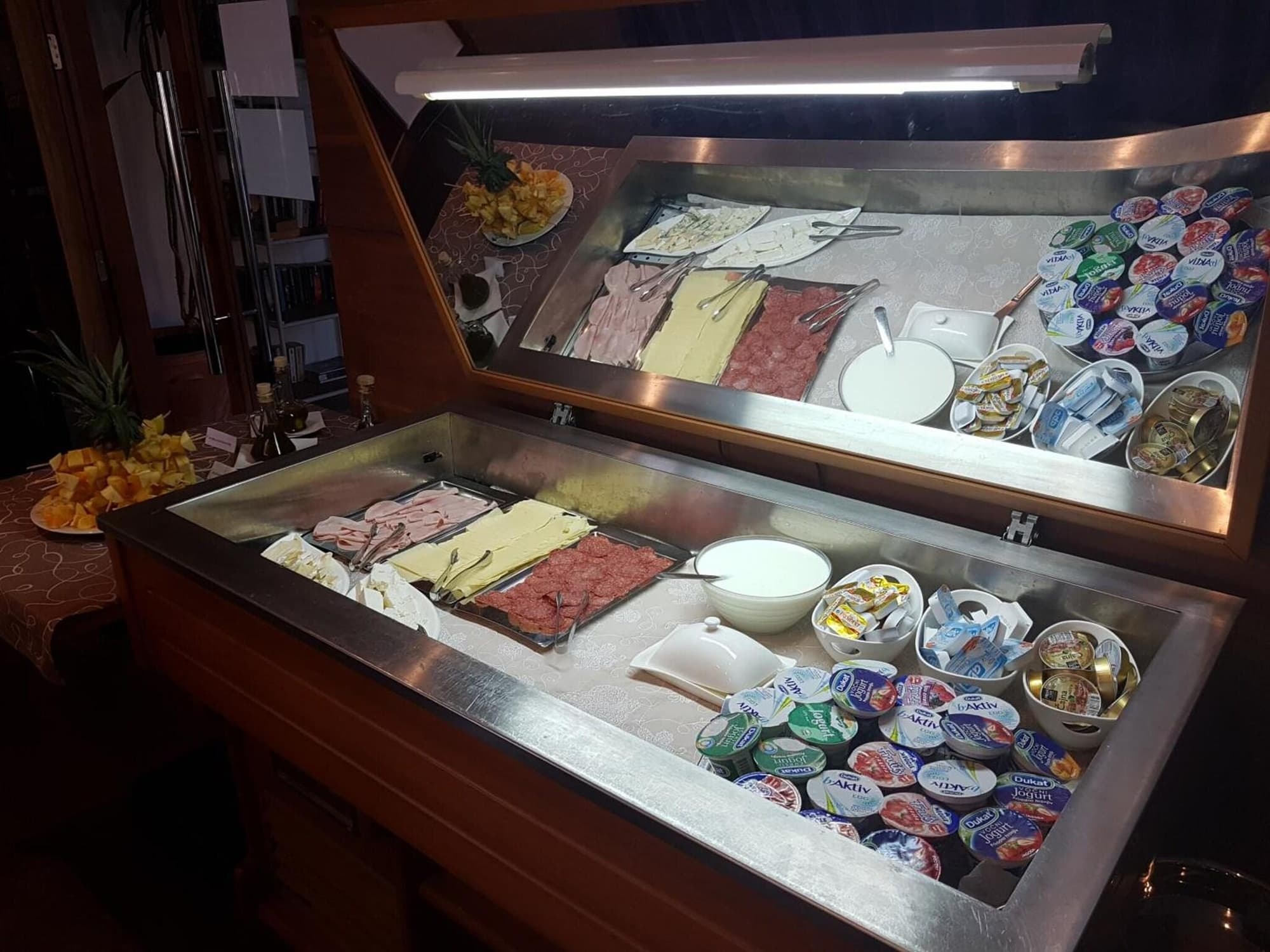 Lipa Hotel, Restaurant