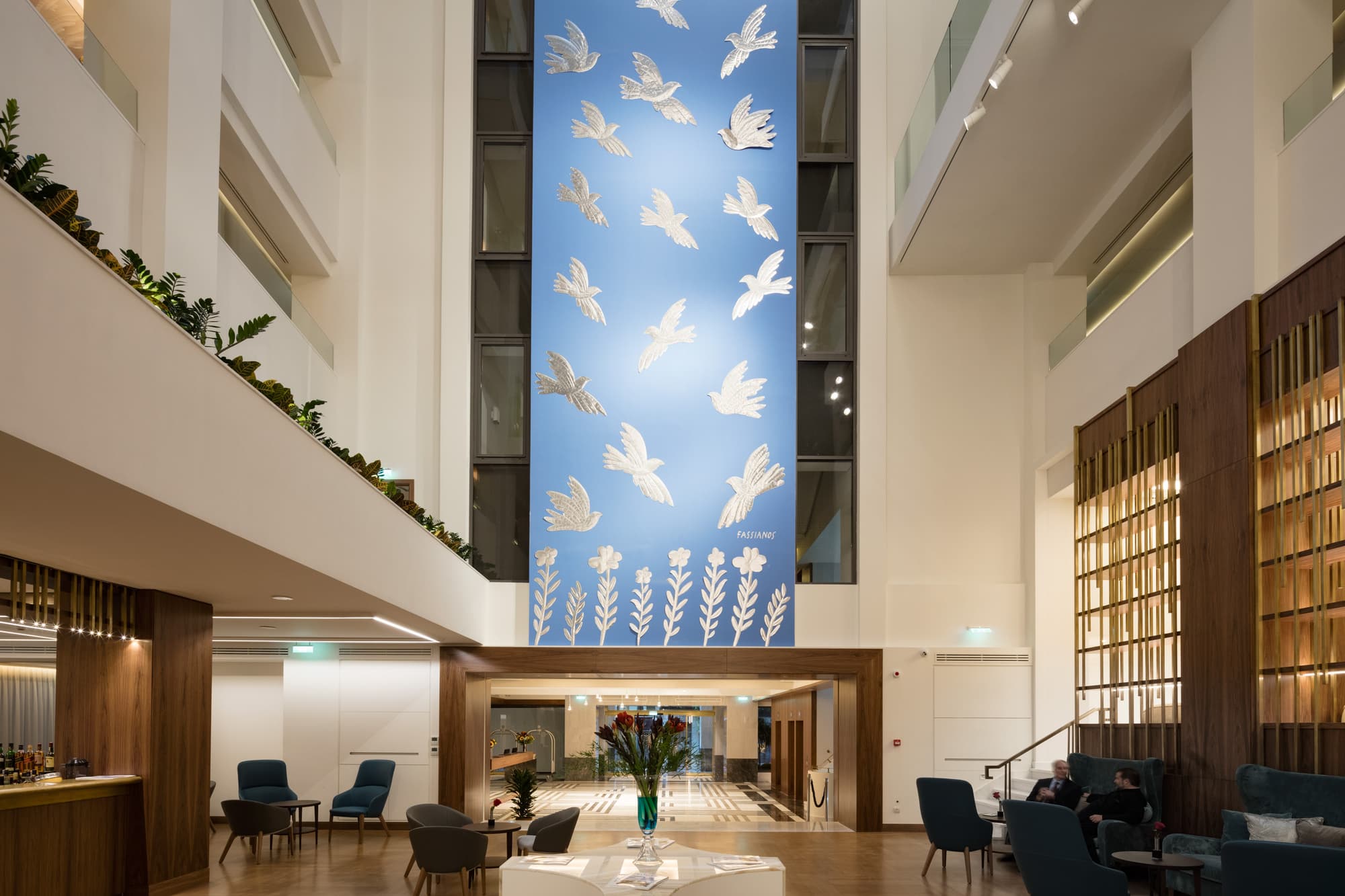 Electra Metropolis, Lobby