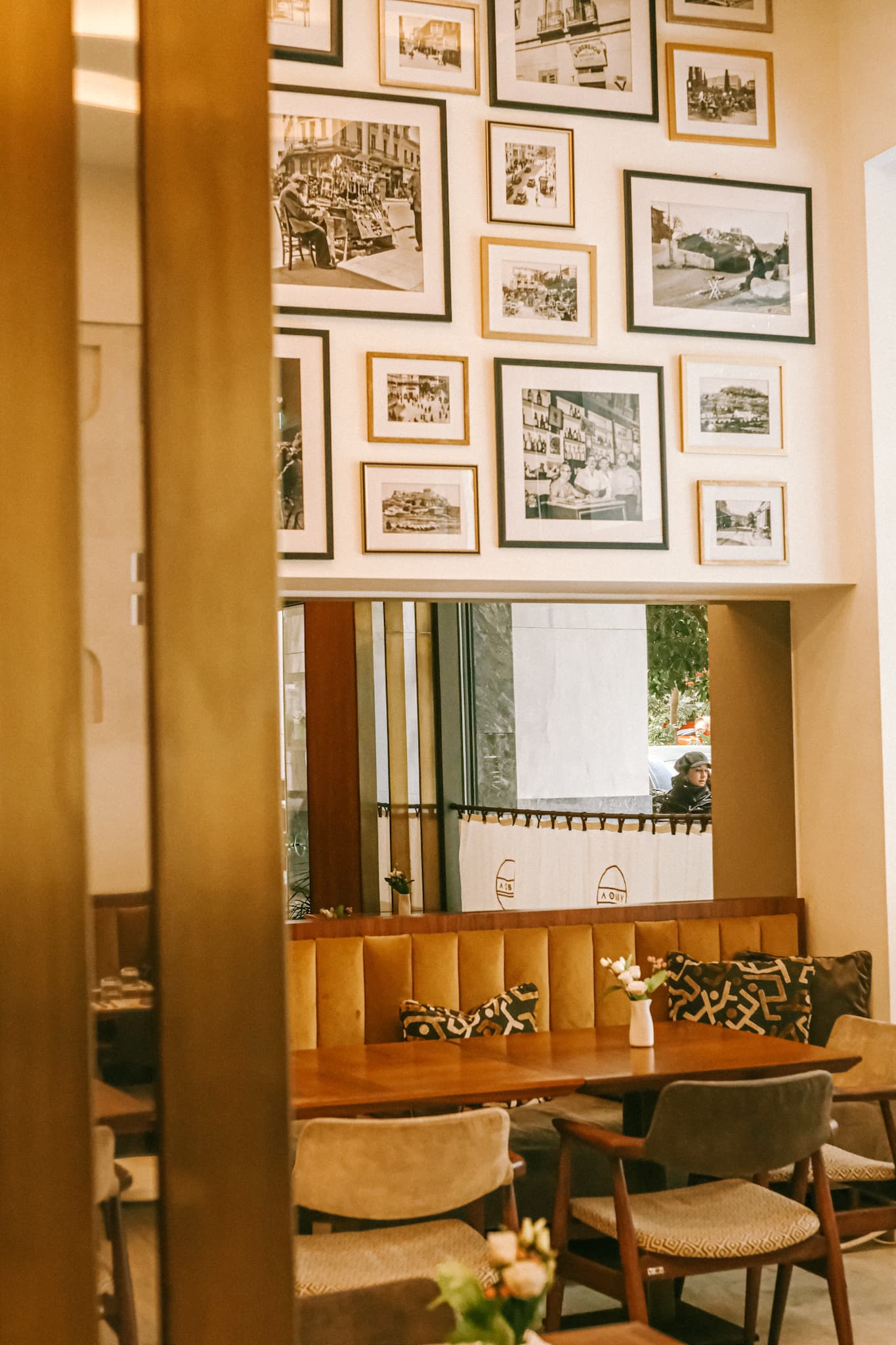 Electra Metropolis, Restaurant