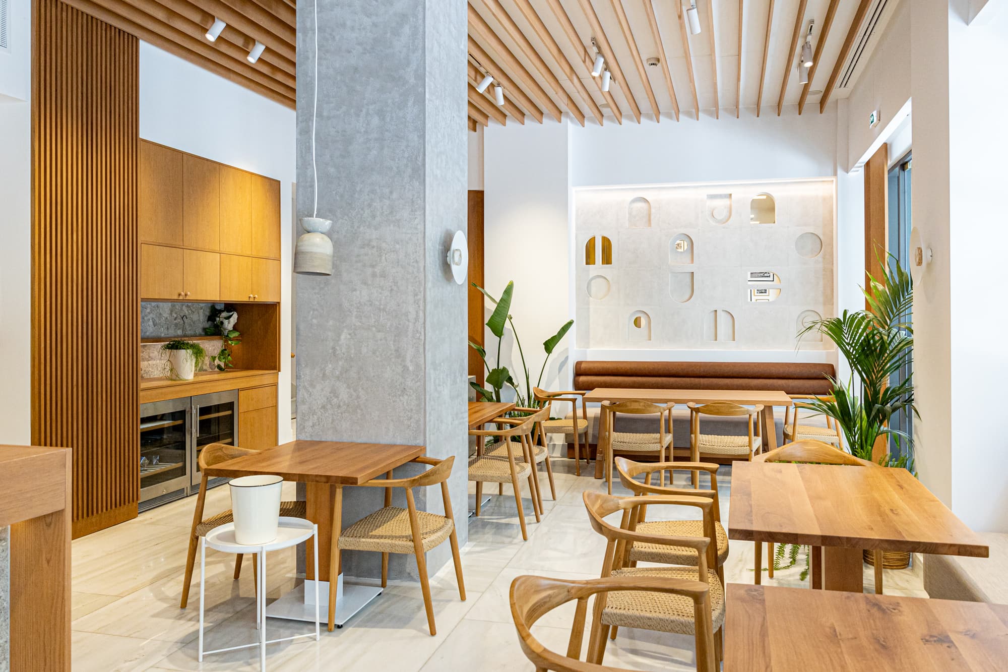 Electra Metropolis, Restaurant