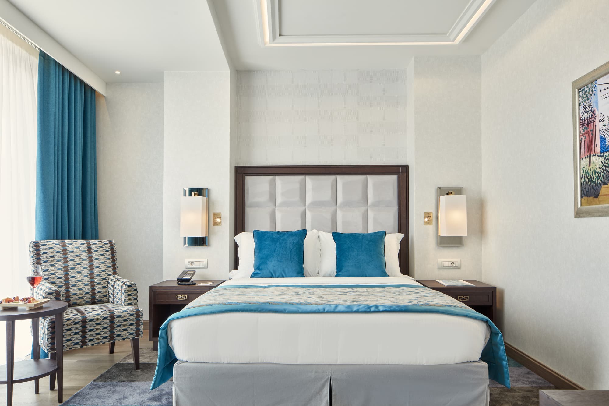 Electra Metropolis, Room