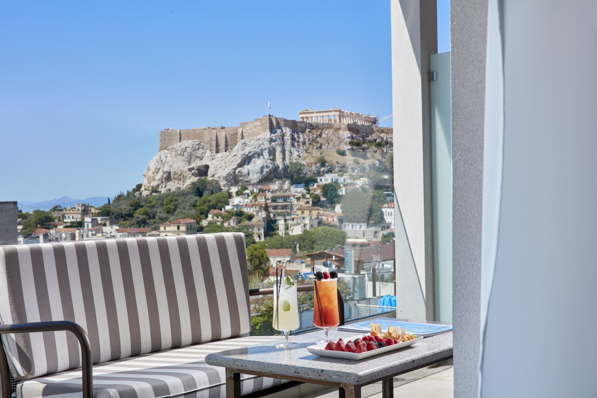 Electra Metropolis, Room