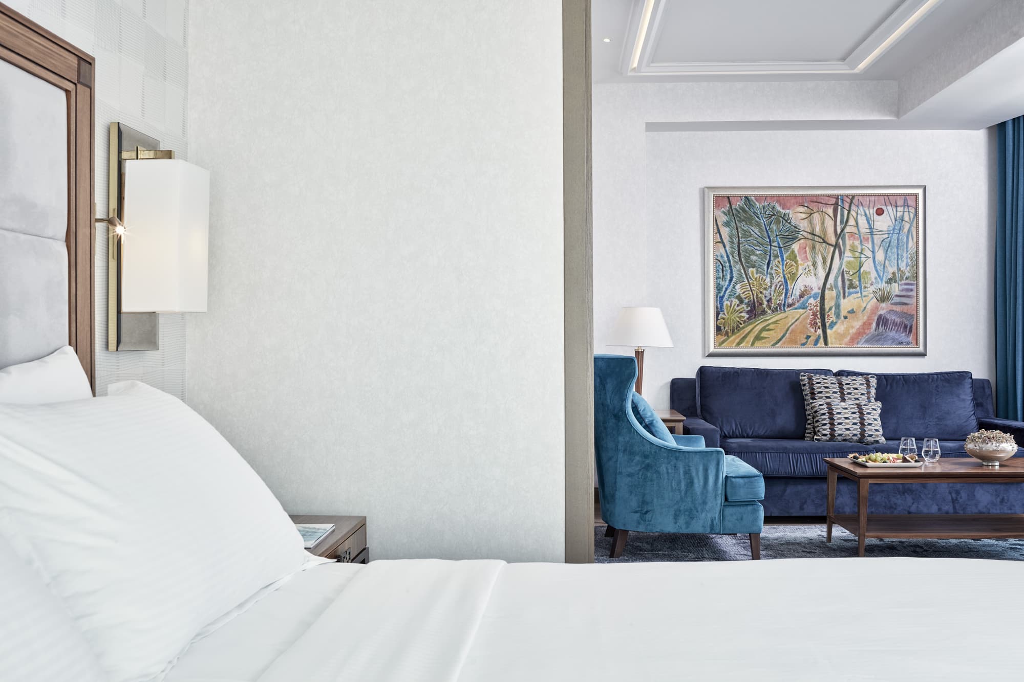 Electra Metropolis, Room