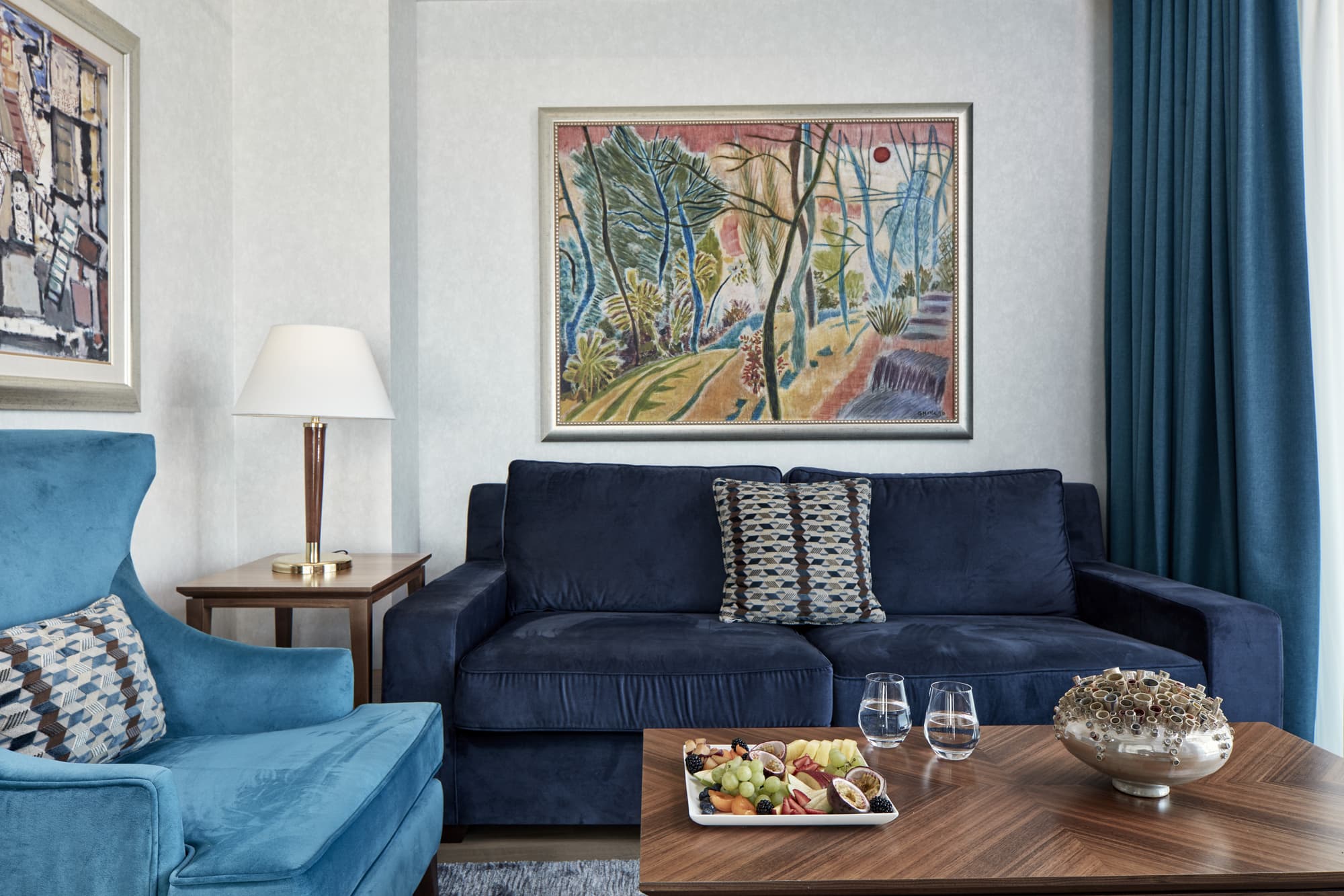 Electra Metropolis, Room