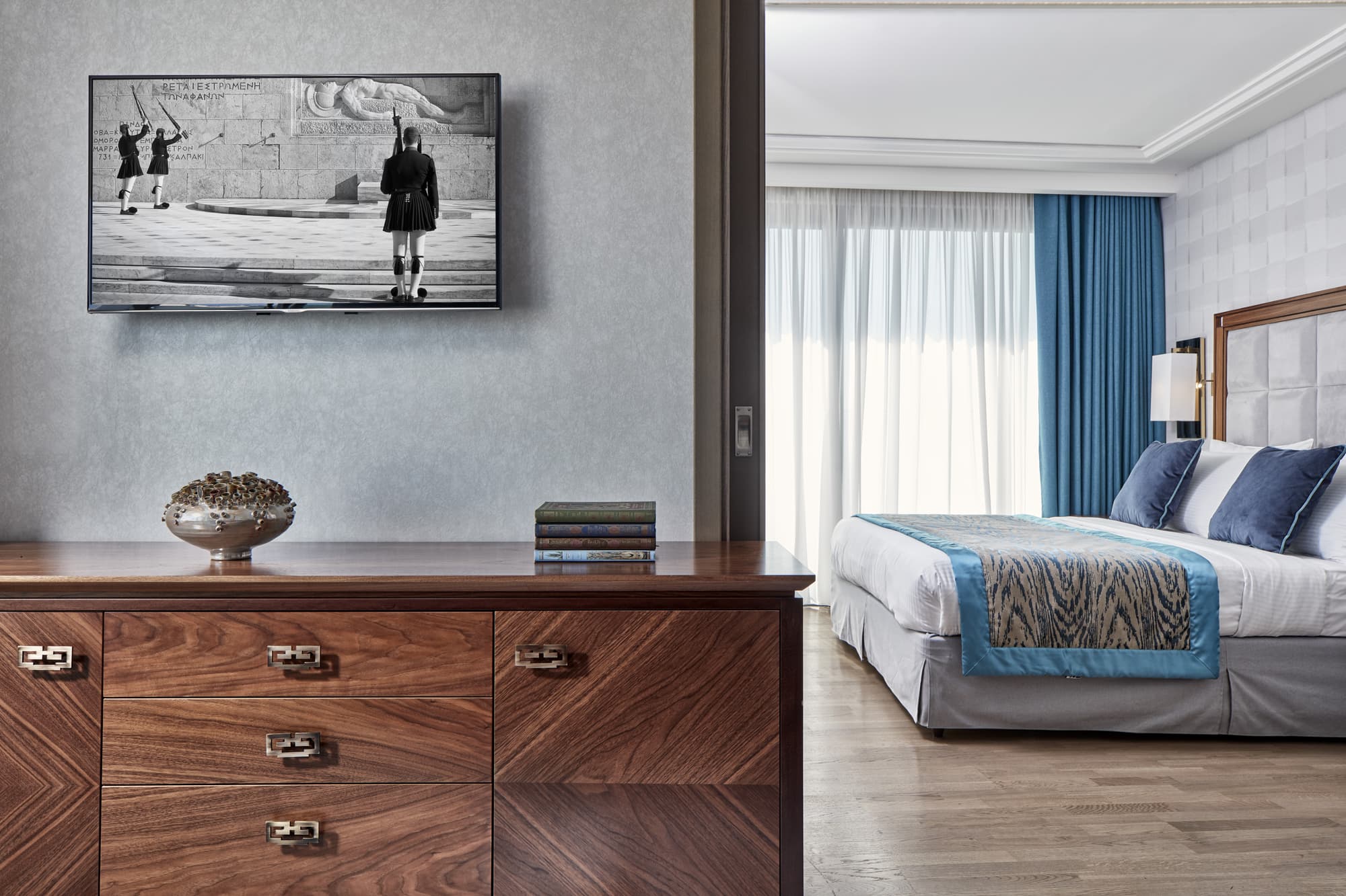 Electra Metropolis, Room