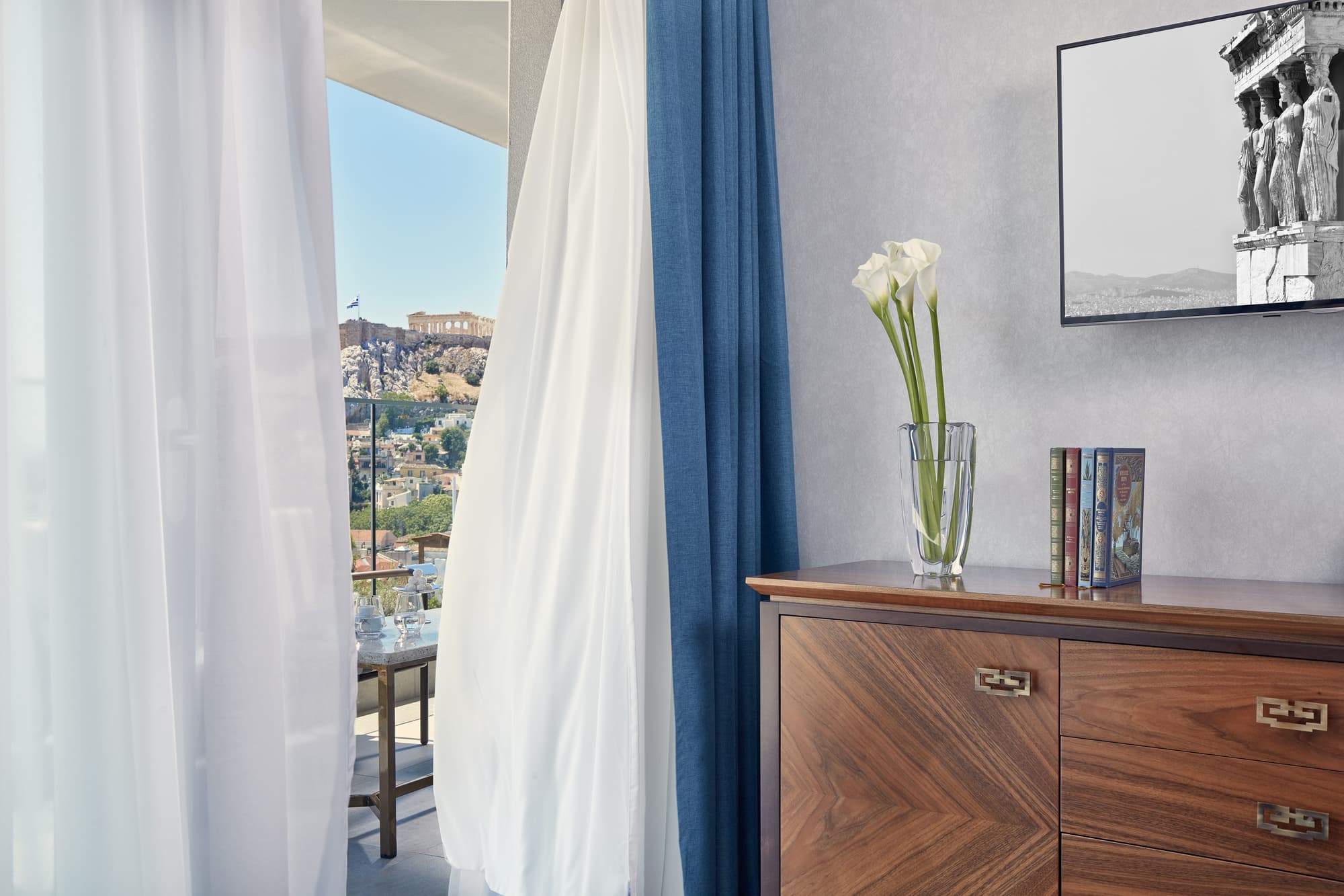 Electra Metropolis, Room