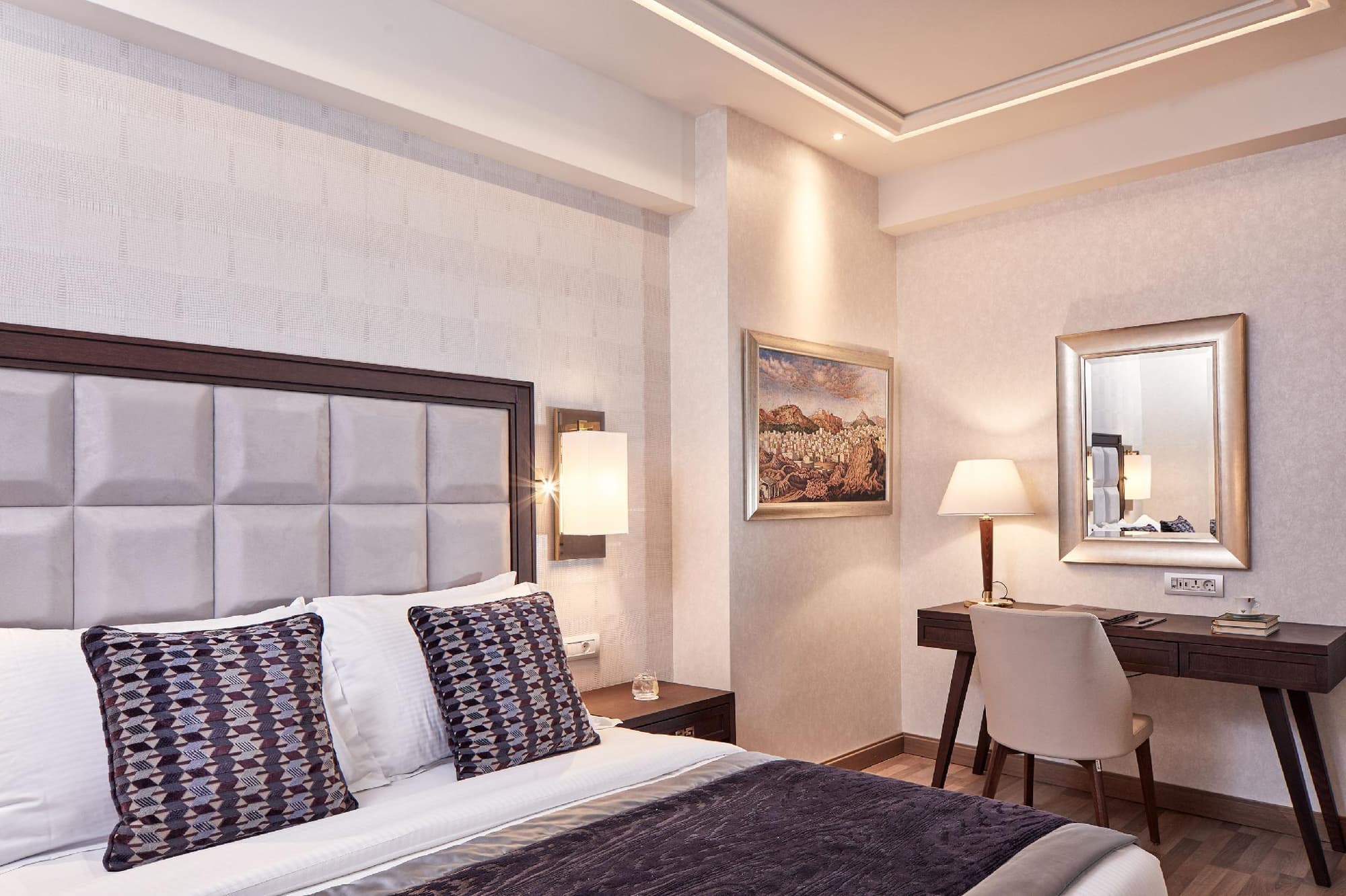 Electra Metropolis, Room