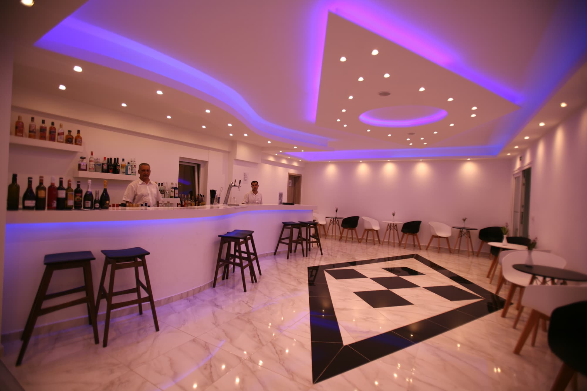 Saint George Palace, Bar