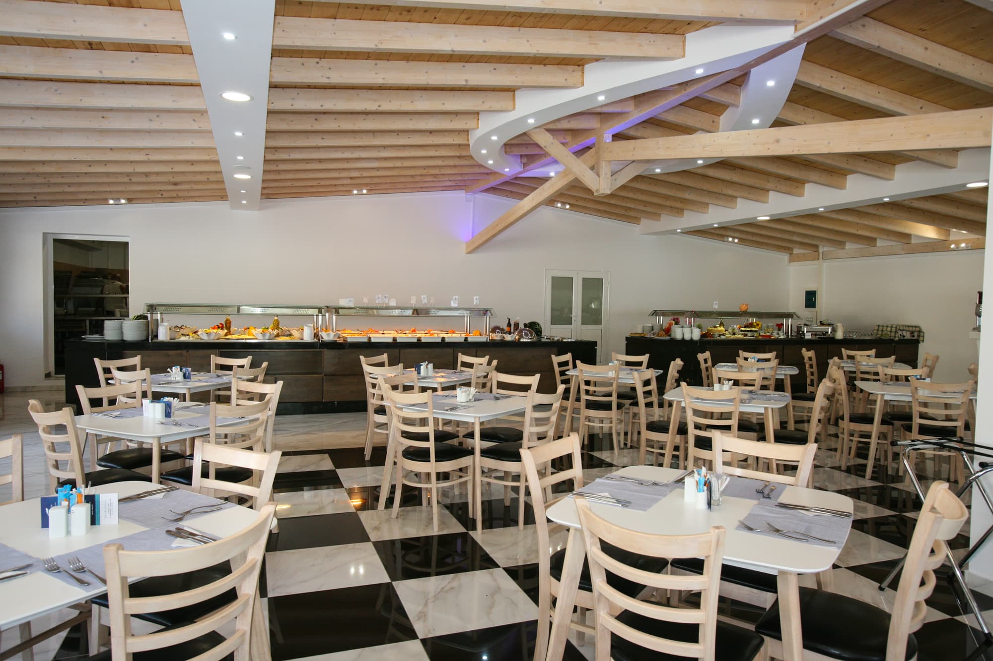 Saint George Palace, Restaurant