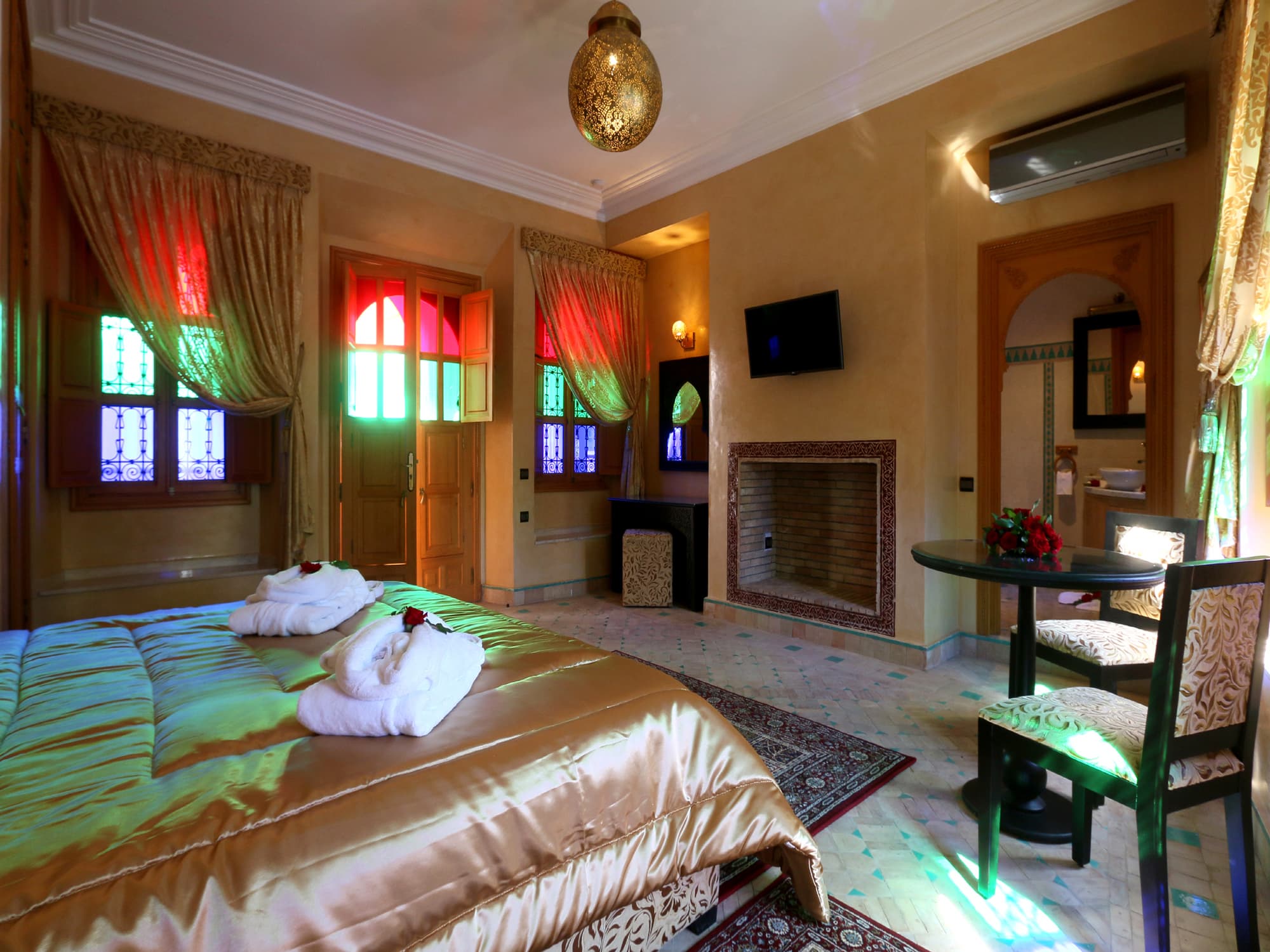 Riad Zaki, Room