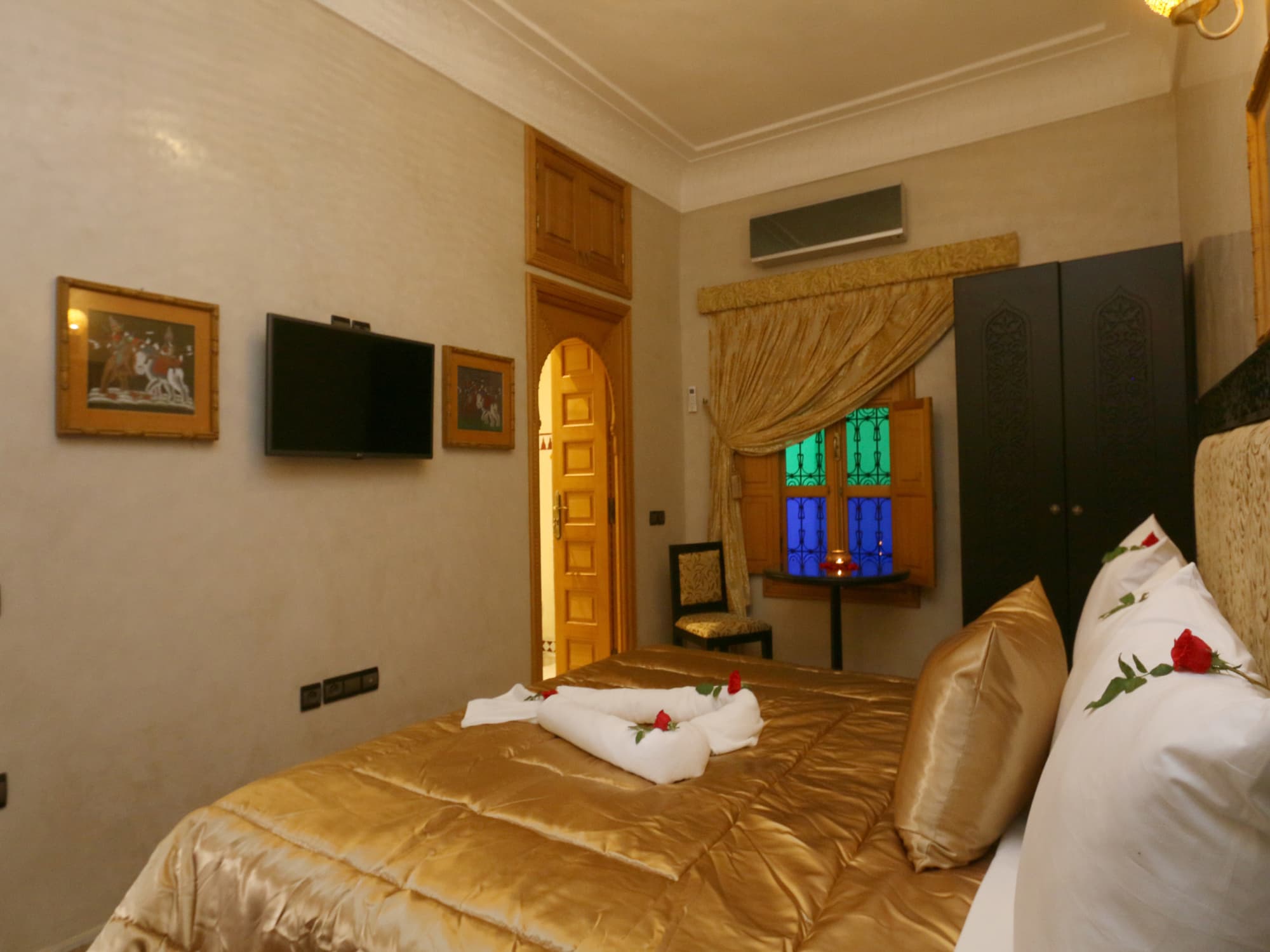 Riad Zaki, Room