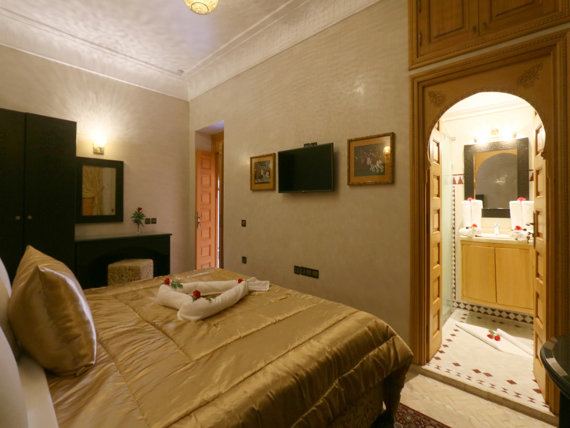 Riad Zaki, Room