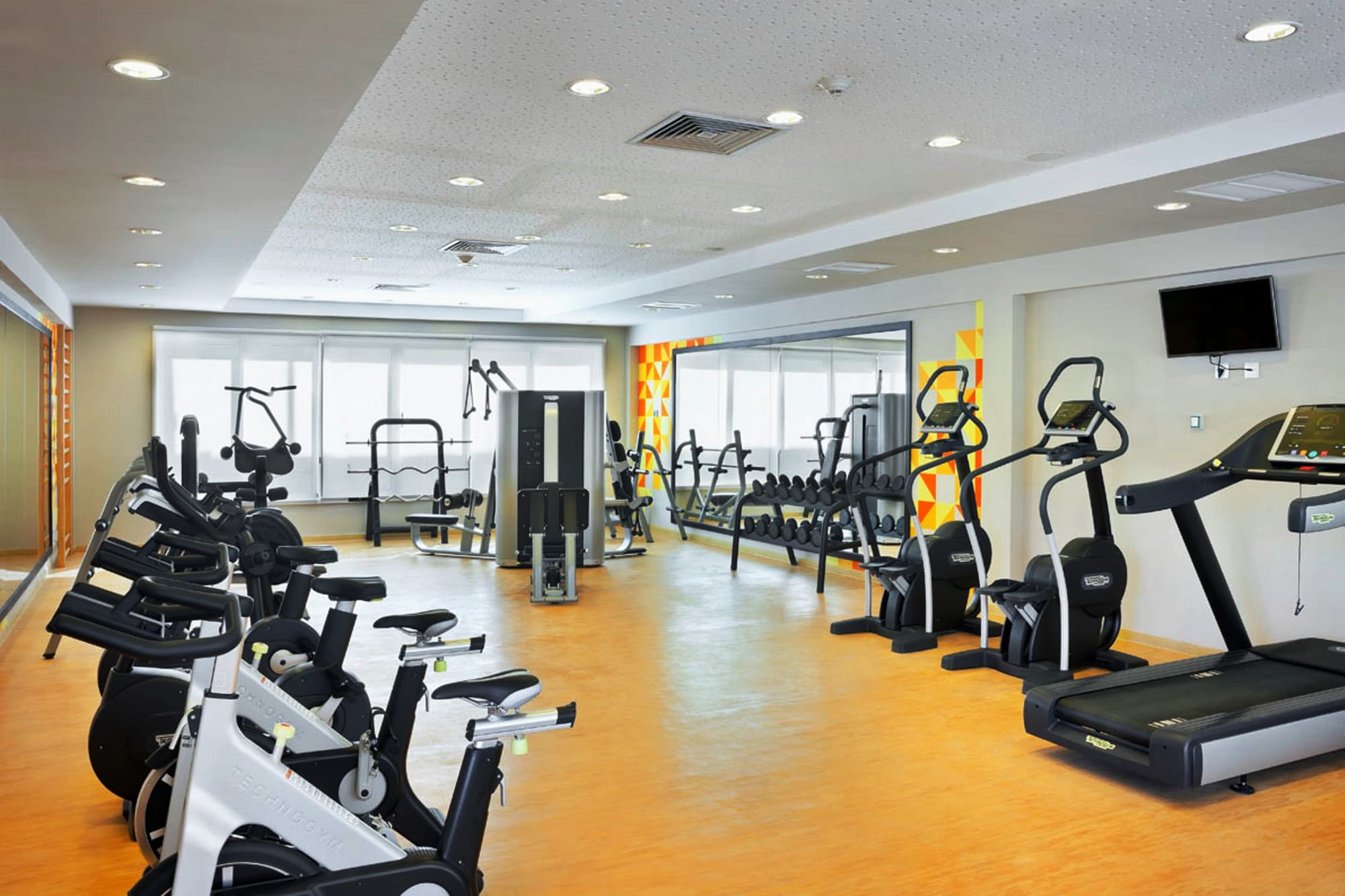 Hotel Playa Vista Azul, Sports and Entertainment