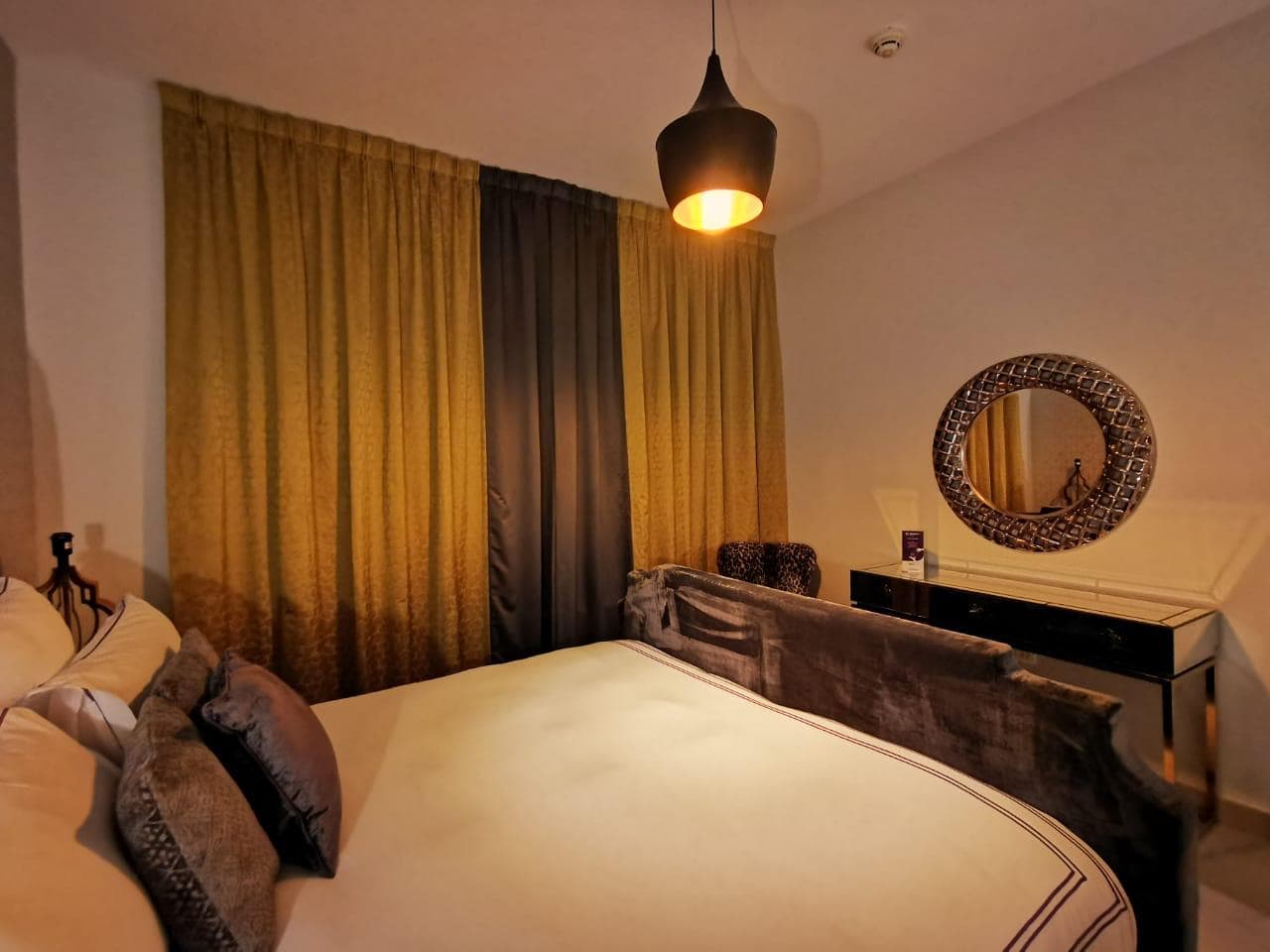 Dream Inn Apartments-29 Boulevard Private Garden, Room