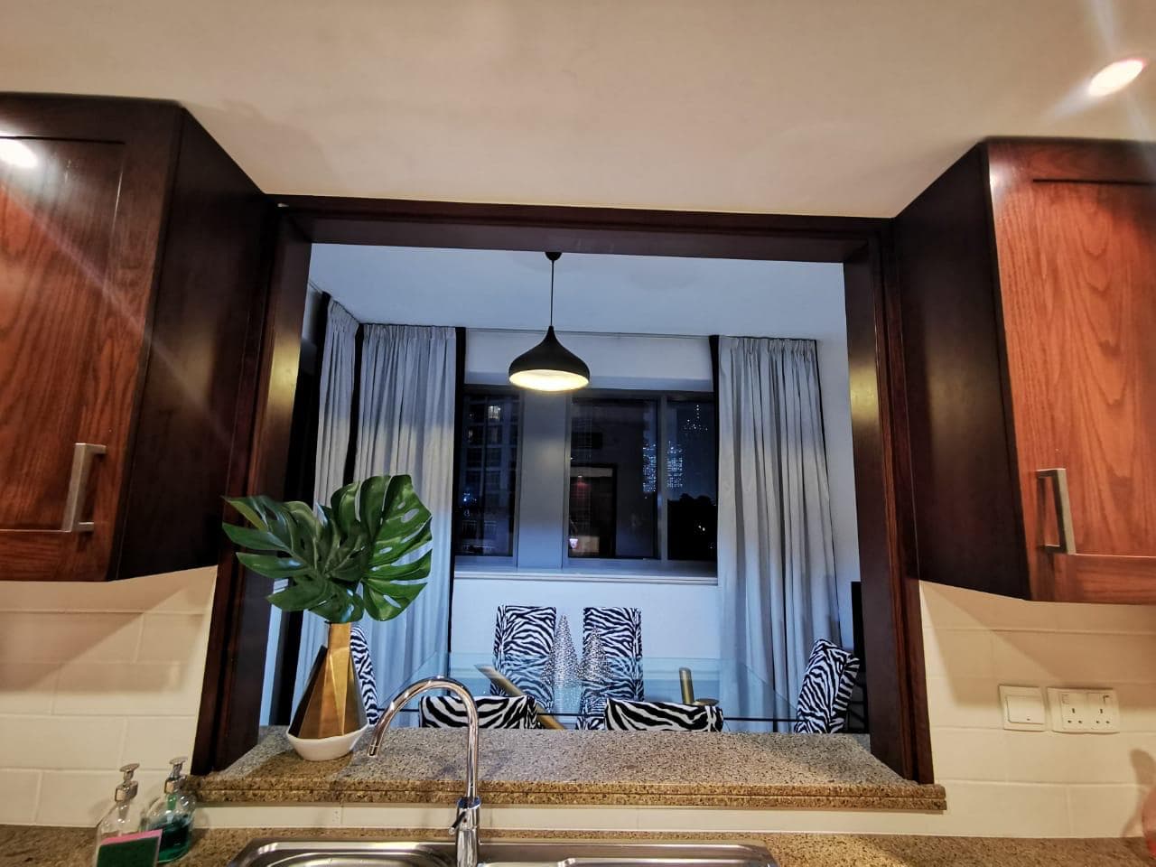 Dream Inn Apartments-29 Boulevard Private Garden, Room