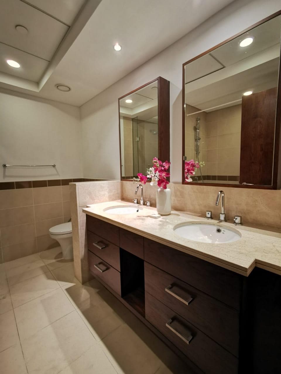 Dream Inn Apartments-29 Boulevard Private Garden, Room