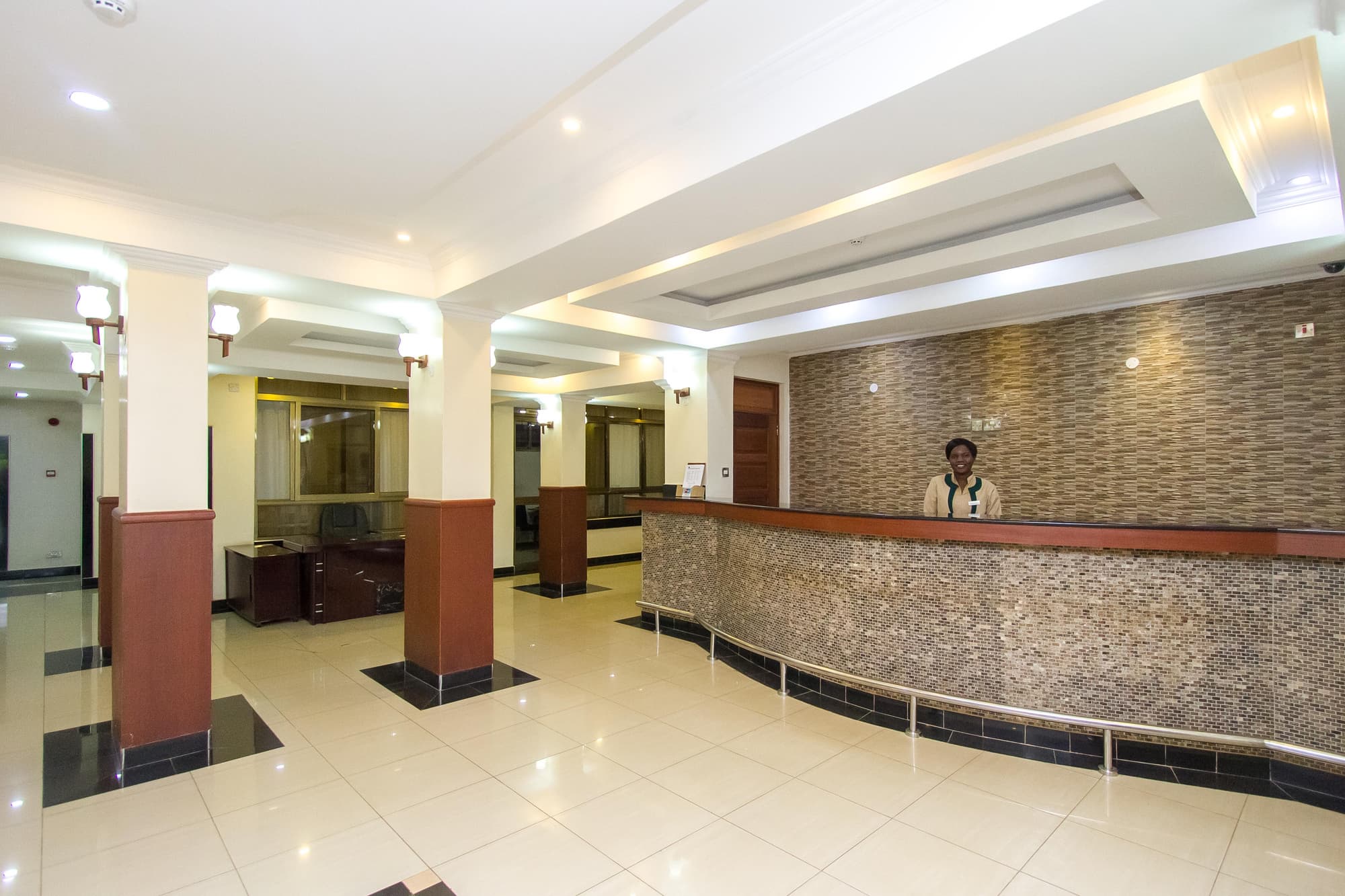 Pinecone Hotel, Lobby