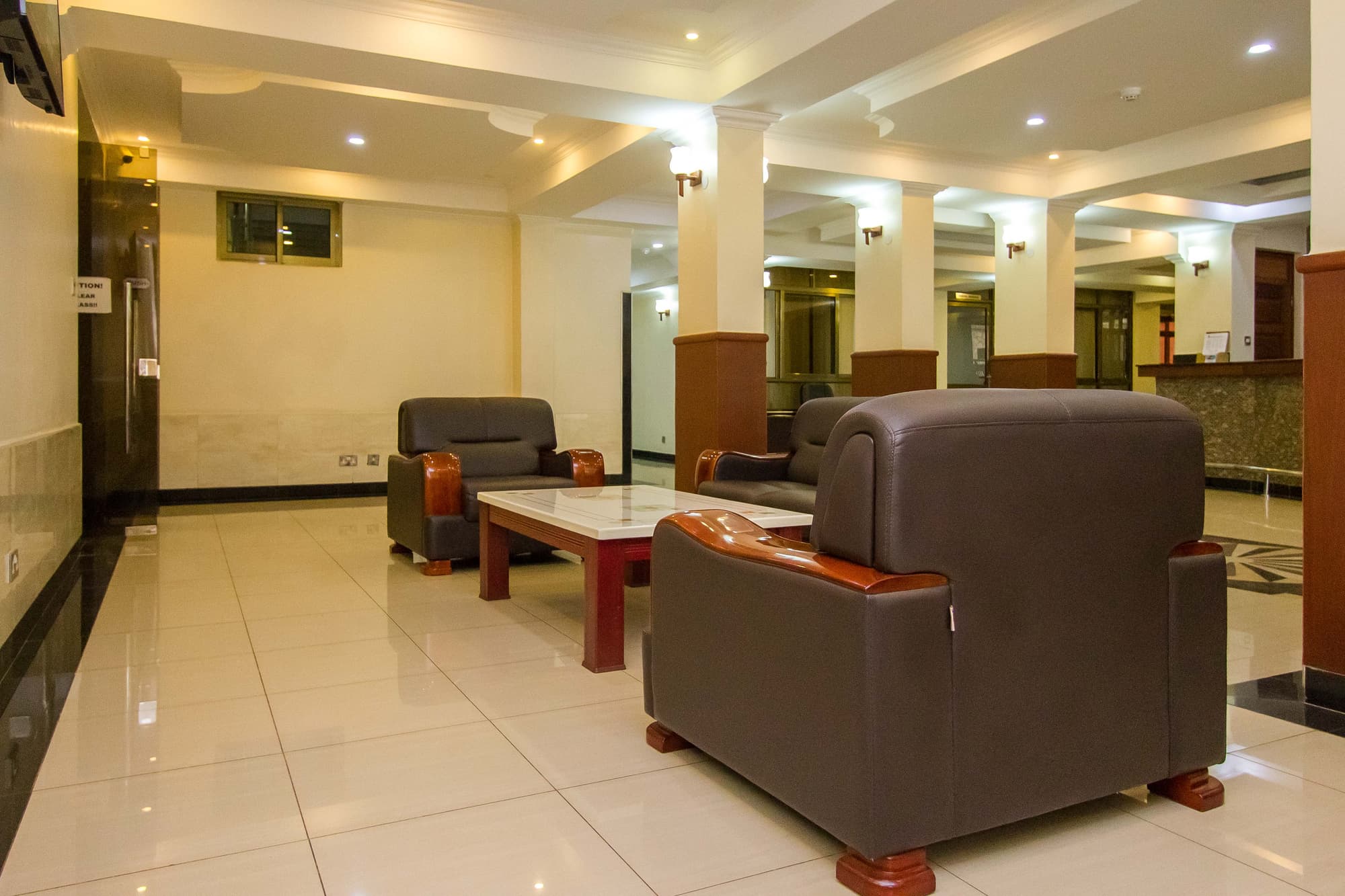 Pinecone Hotel, Lobby