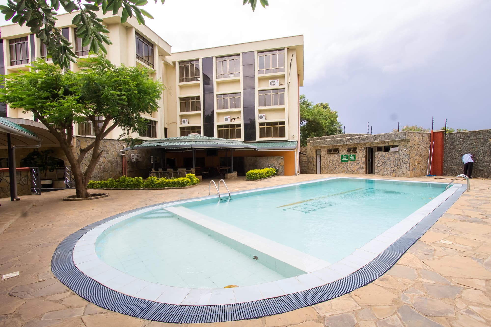 Pinecone Hotel, Pool