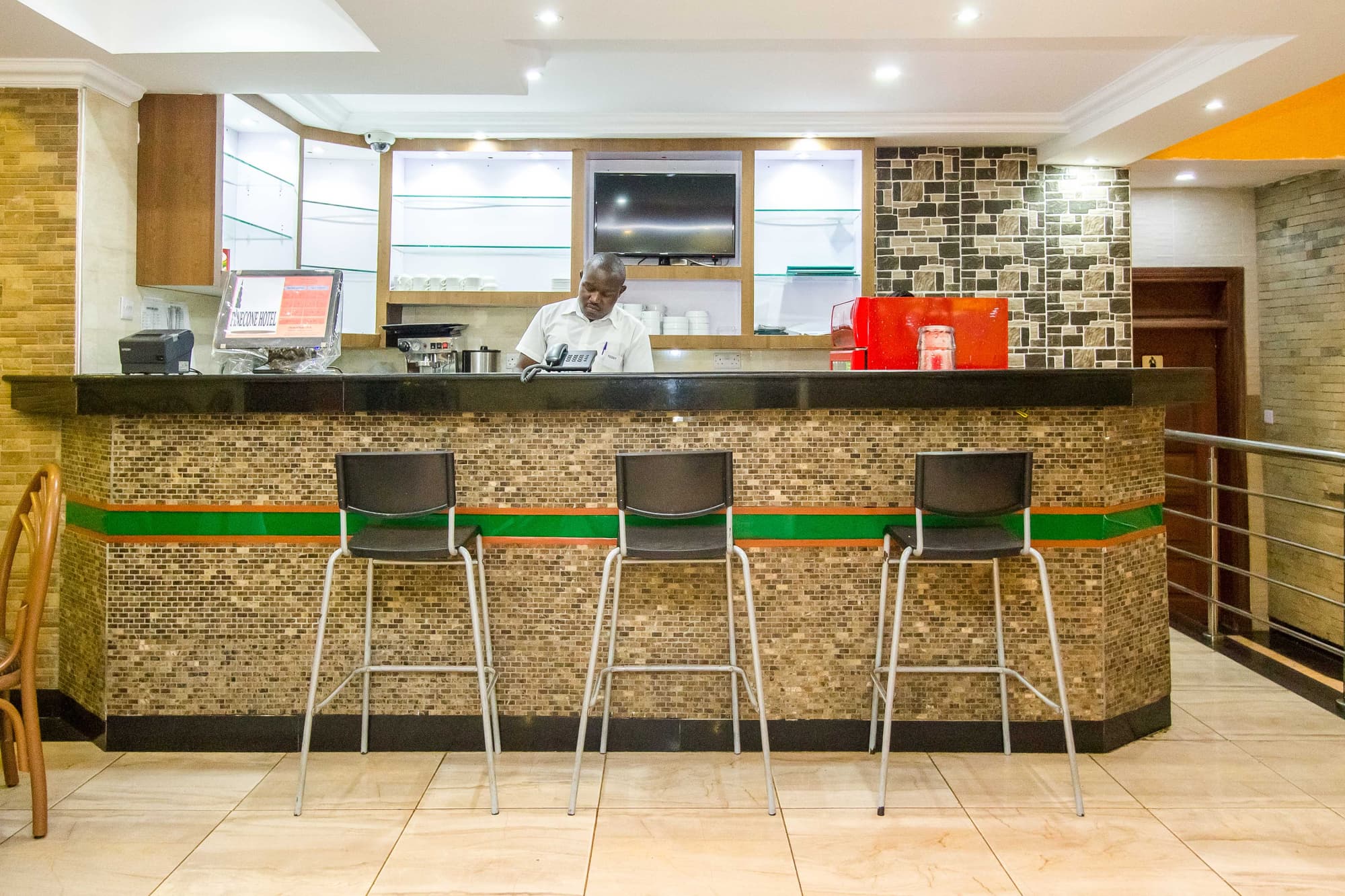 Pinecone Hotel, Restaurant