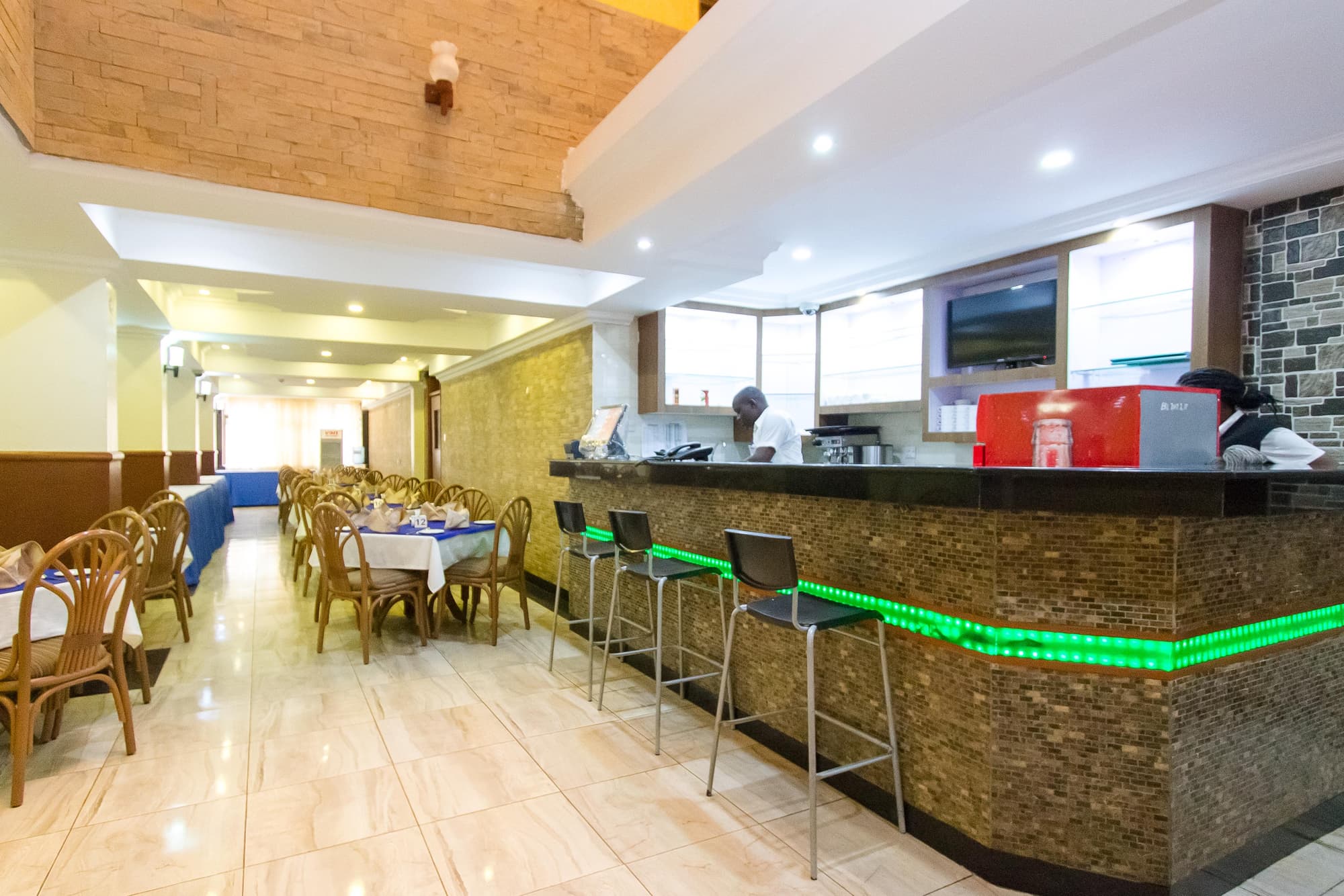 Pinecone Hotel, Restaurant