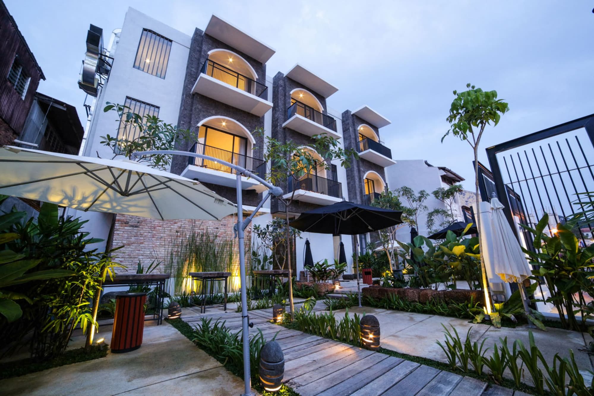 1825 Gallery Hotel, General view