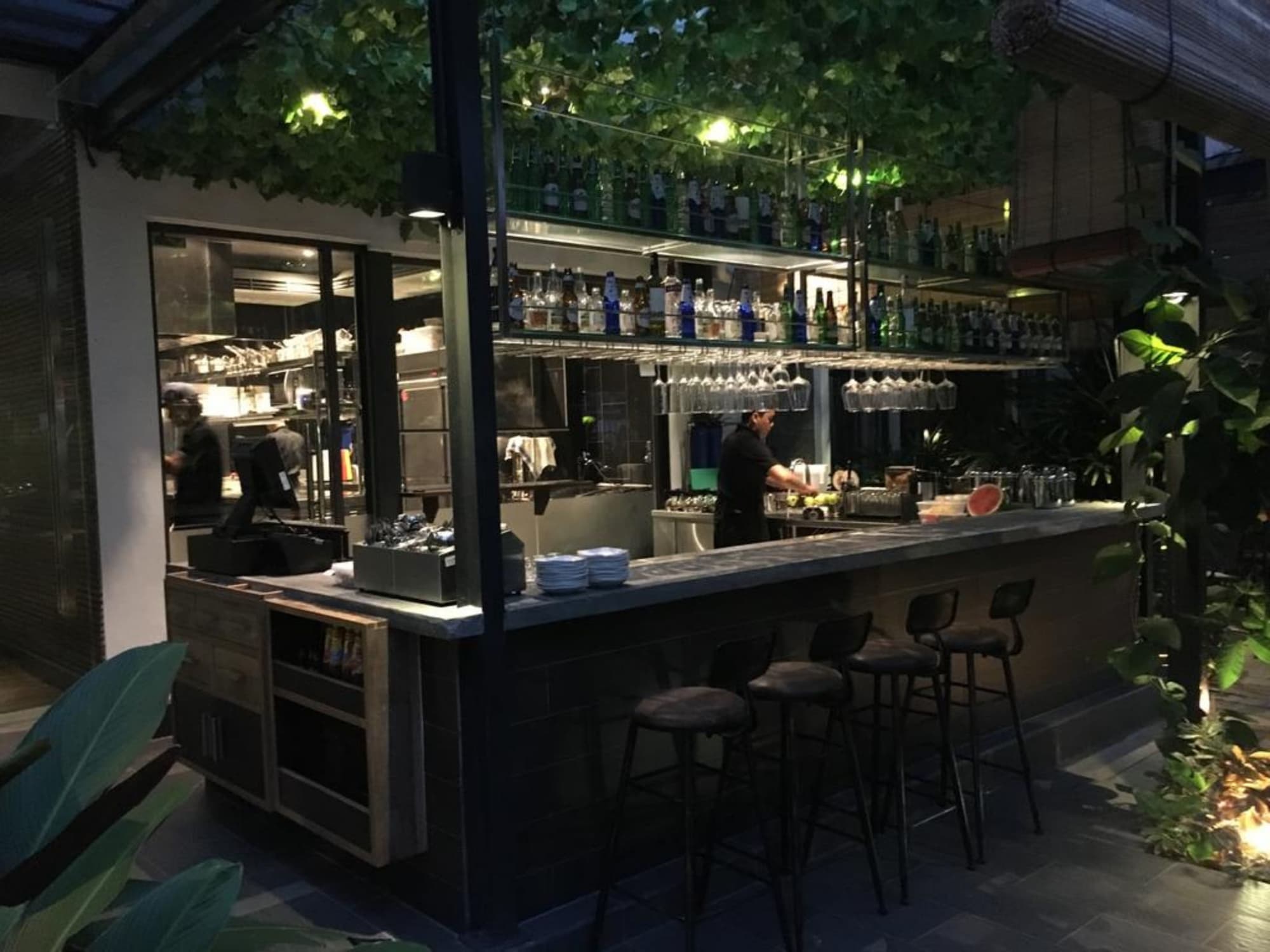 1825 Gallery Hotel, Bar