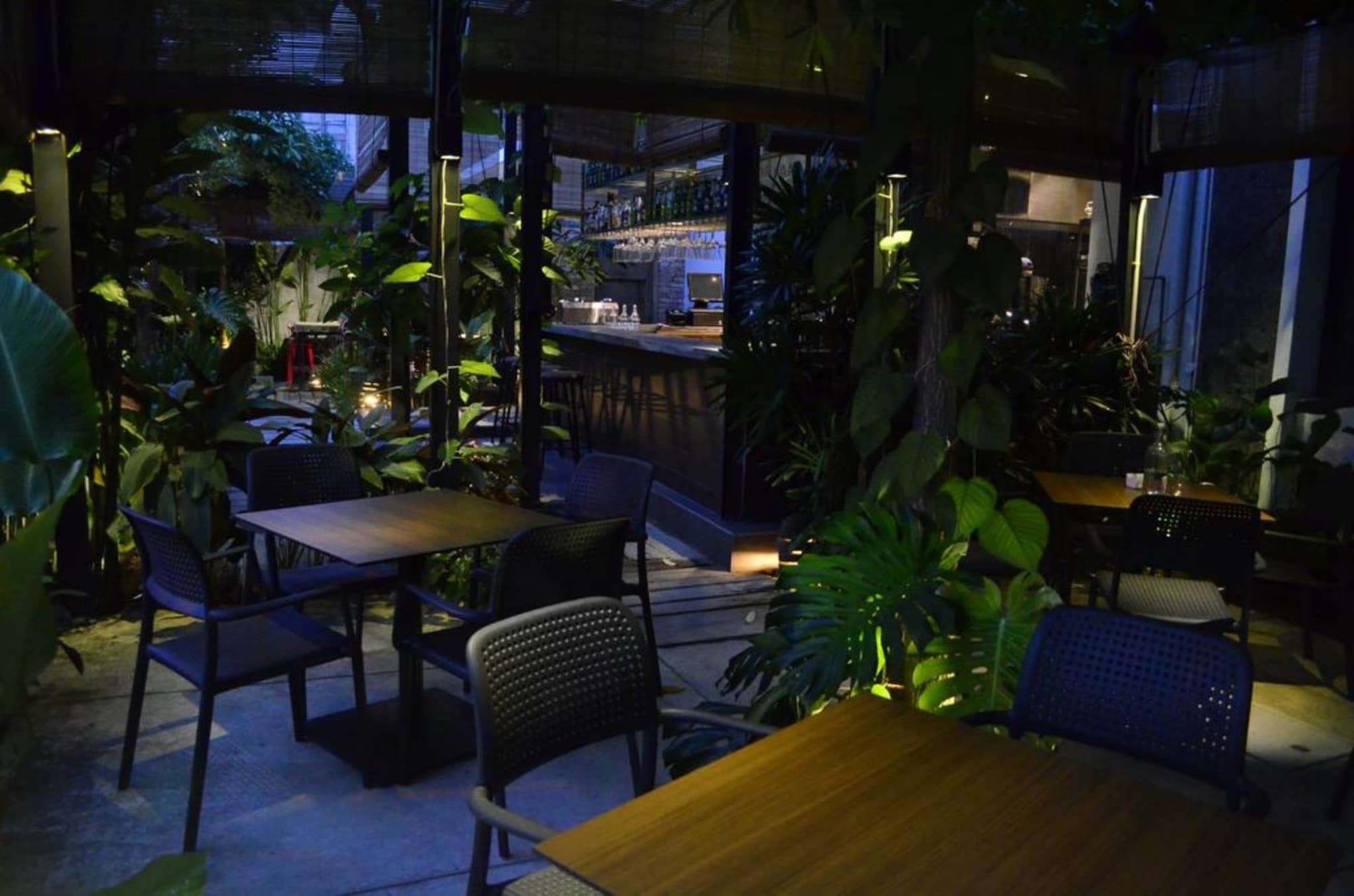 1825 Gallery Hotel, Bar