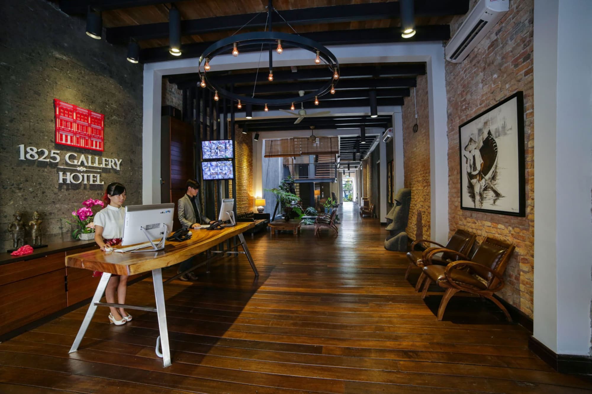 1825 Gallery Hotel, Lobby