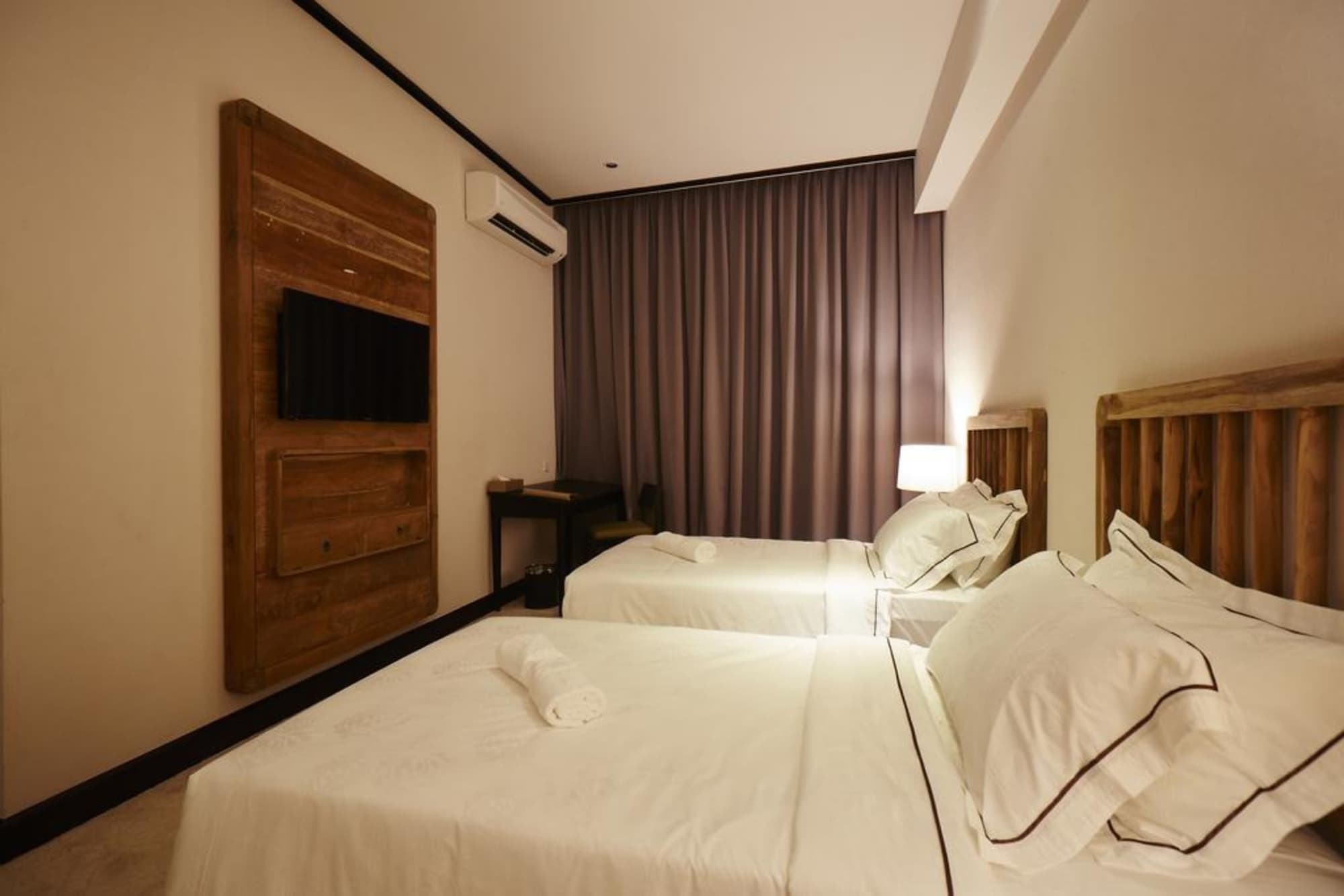 1825 Gallery Hotel, Room