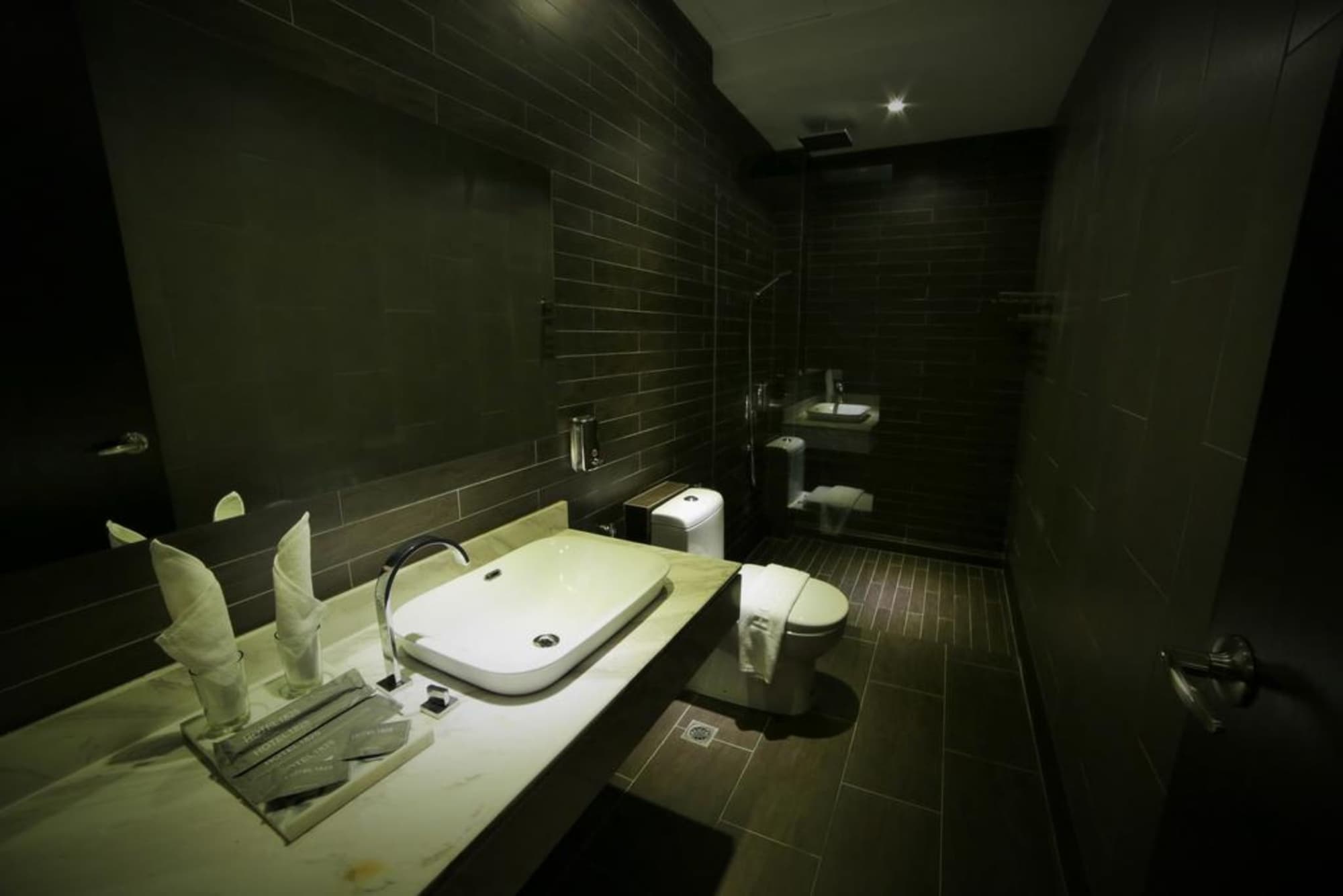 1825 Gallery Hotel, Room