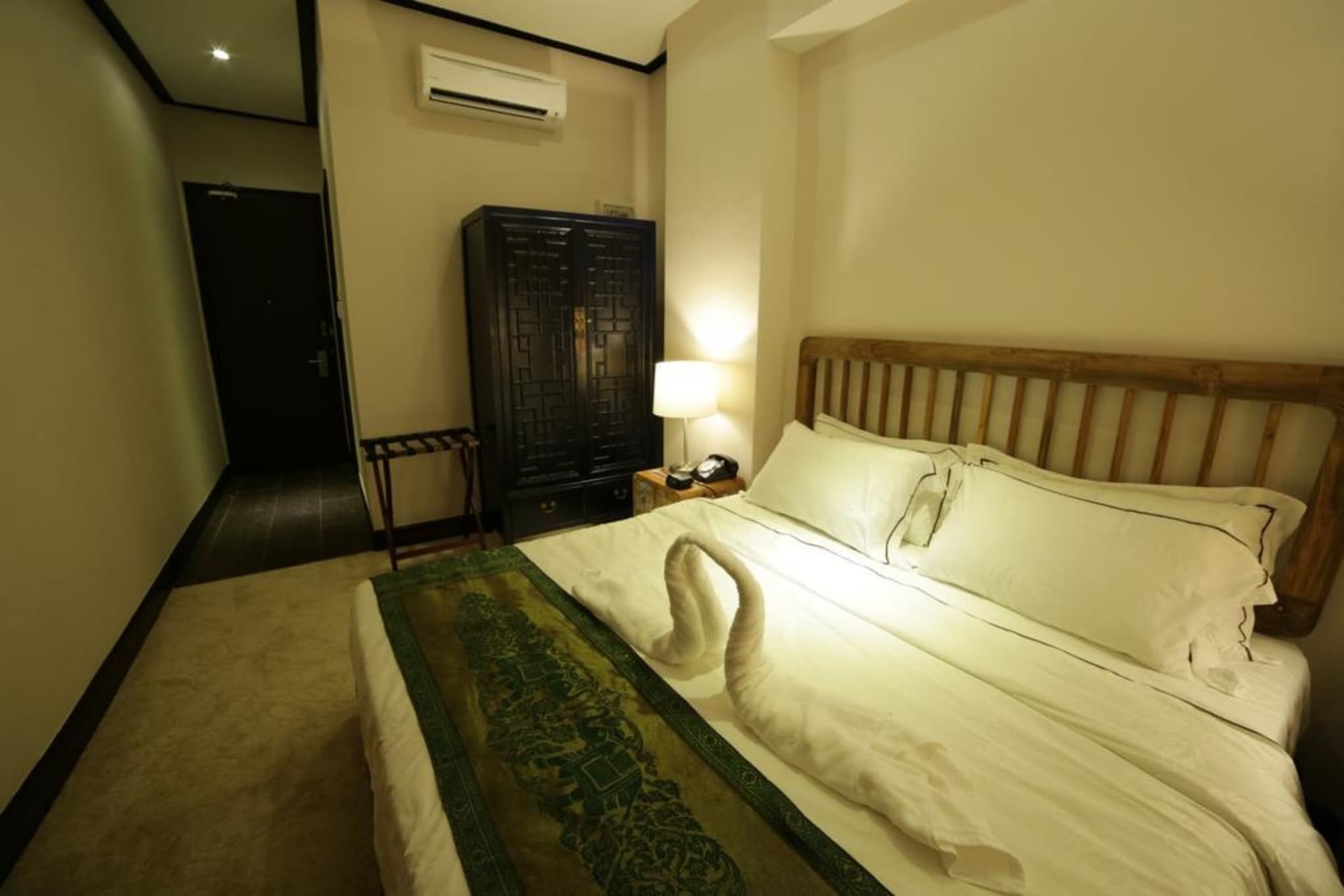 1825 Gallery Hotel, Room