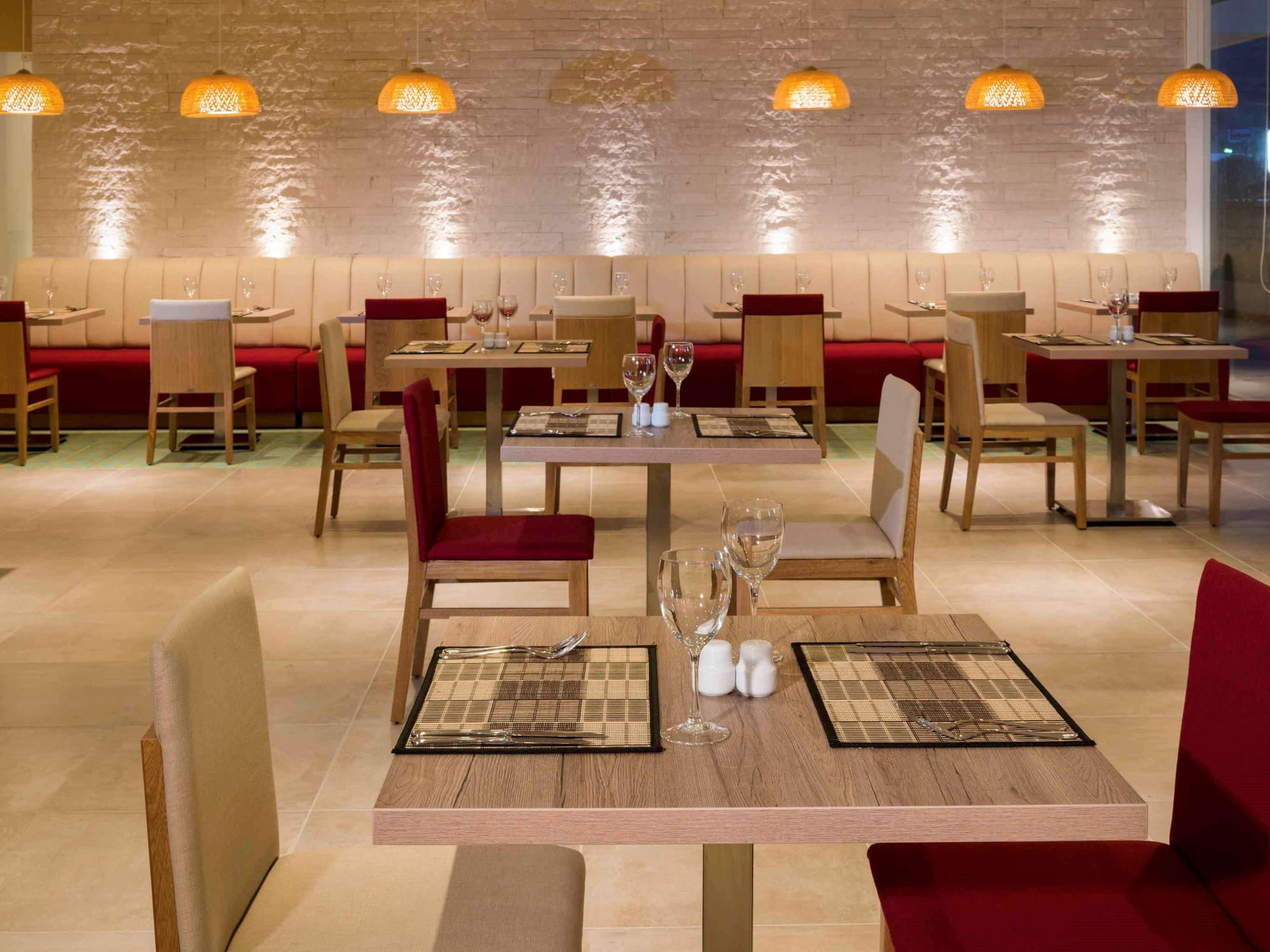 Santa Marta Emile, Restaurant