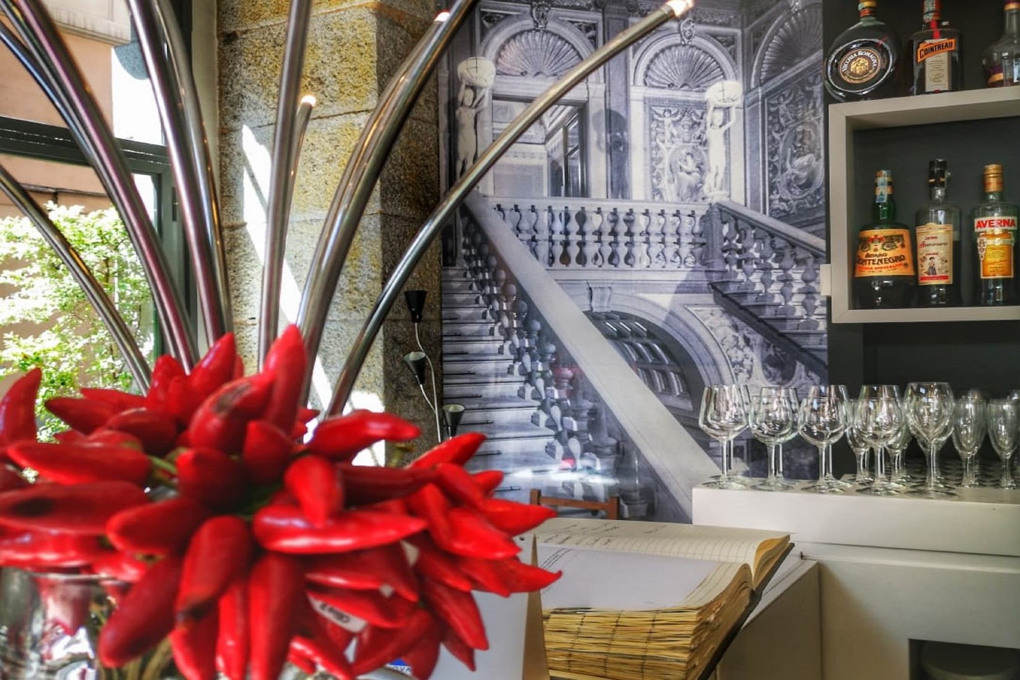 Dharma Luxury Hotel, Bar