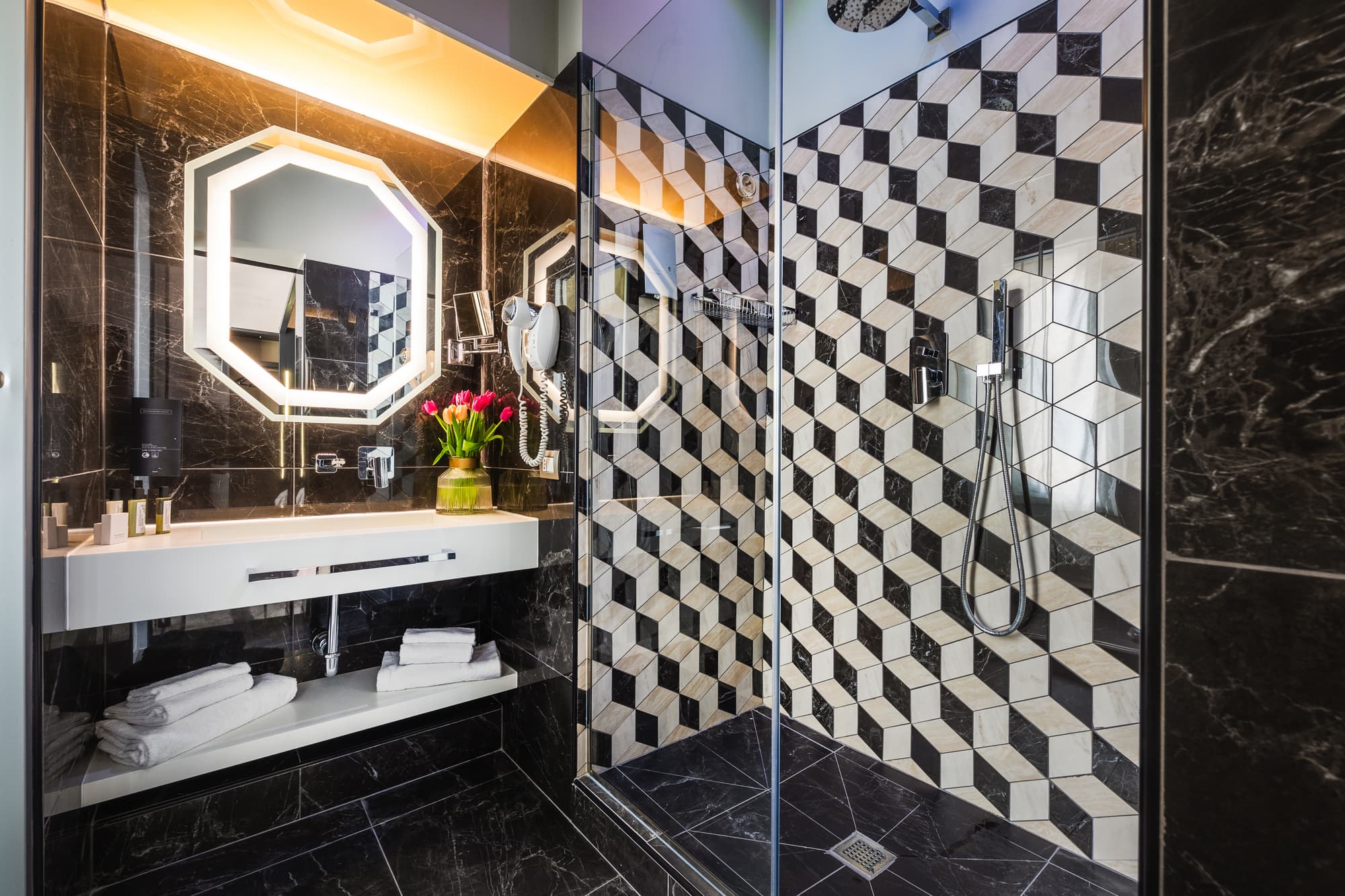 Dharma Luxury Hotel, Room